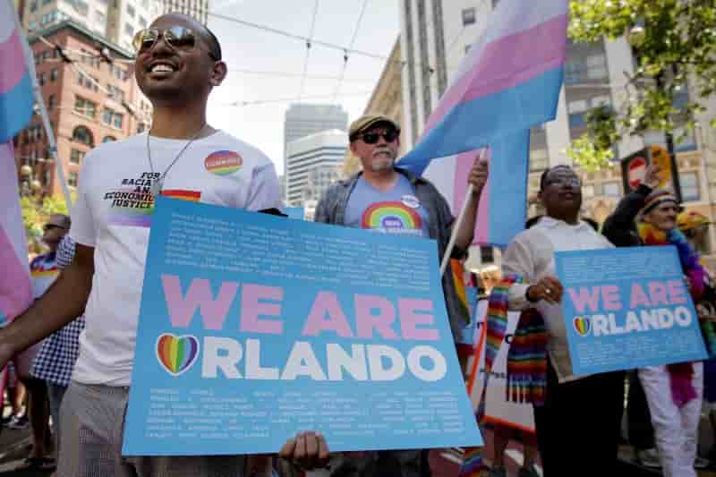 Gay pride en hommage aux victimes de la tuerie d'orlando