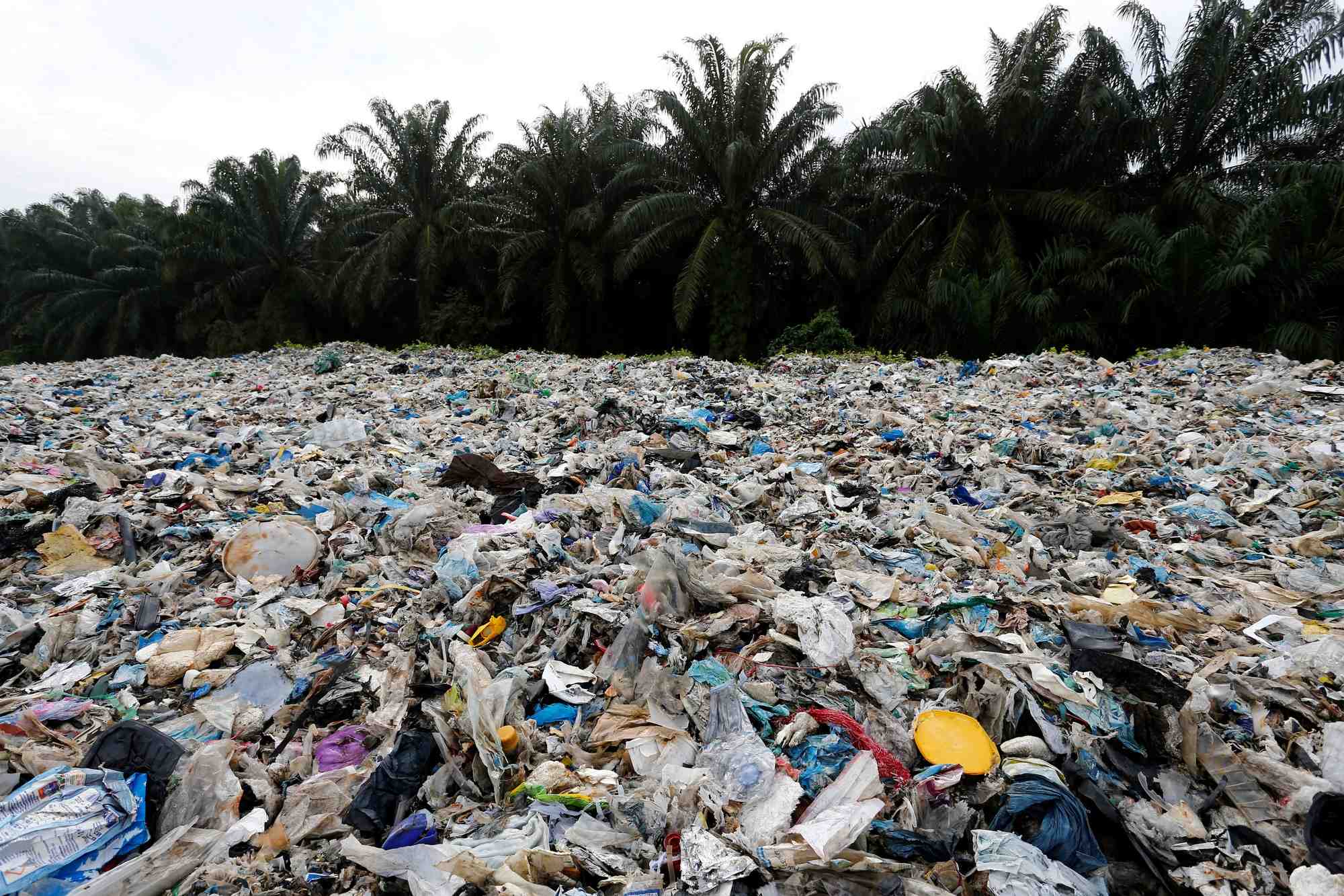Certains fabricants estiment que le législateur introduira des taxes sur les plastiques, voir un système d'échange de crédits de plastique comme celui existe pour les crédits de carbone dans l'UE, qui pénalisent les entreprises ou leur profitent, selon leur propension à se débarrasser de déchets plastiques de manière durable.