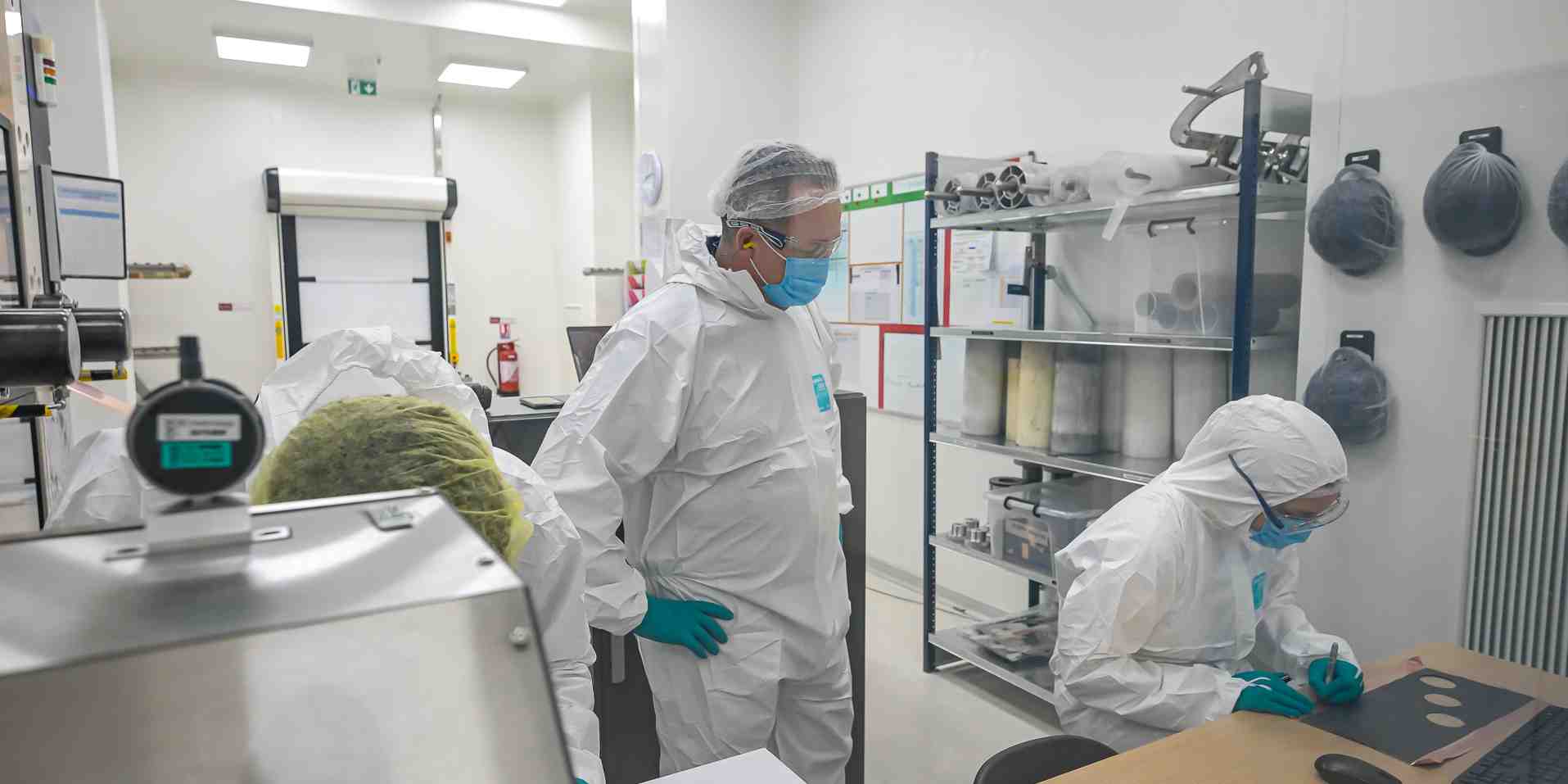 Les équipes d'ACC à Bruges travaillent sur le développement des technologies de batteries et des lignes de production.