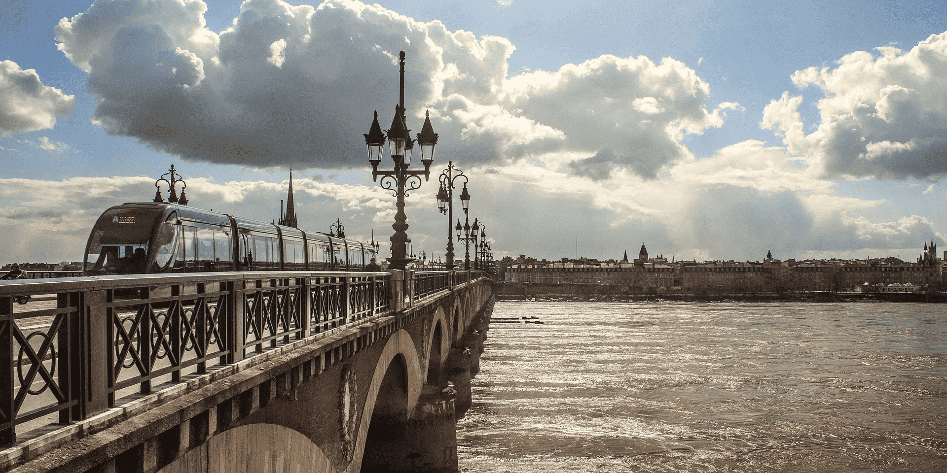 Bordeaux, Paris mais aussi Londres, Milan, Munich, Barcelone, Amsterdam et Helsinki interpellent à nouveau les instances européennes sur le phénomène Airbnb