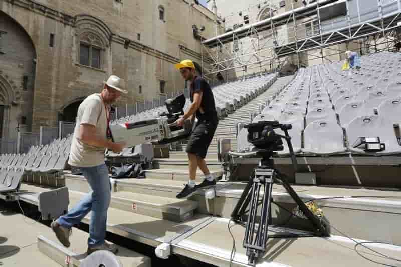 Maintien d'un regime specifique des intermittents du spectacle