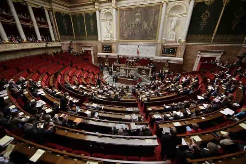 La motion de censure devrait etre rejetee