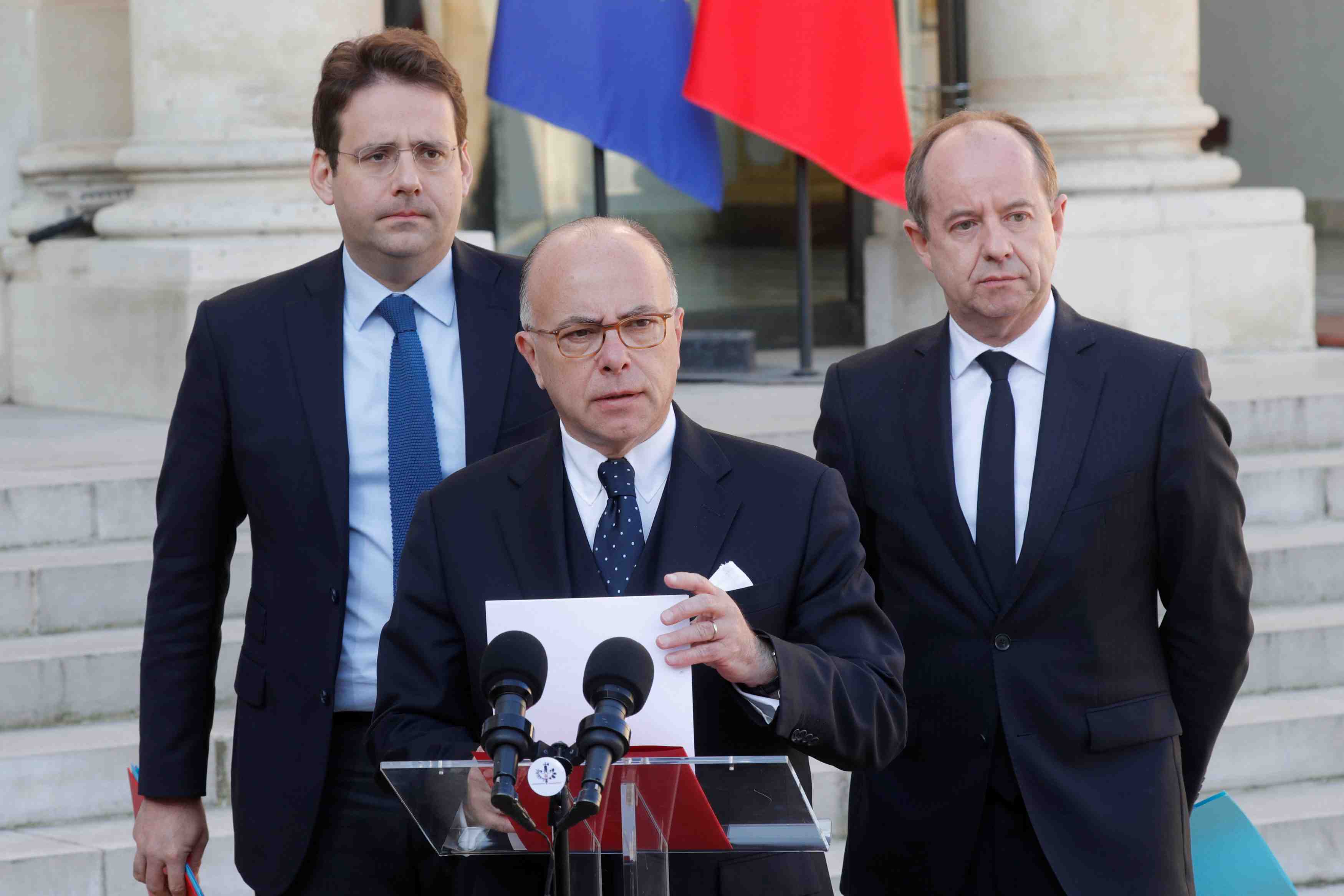 Cazeneuve replique a le pen et fillon sur la securite