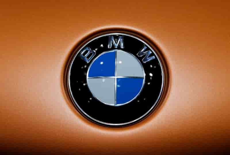 Bmw finit par abaisser egalement ses previsions annuelles