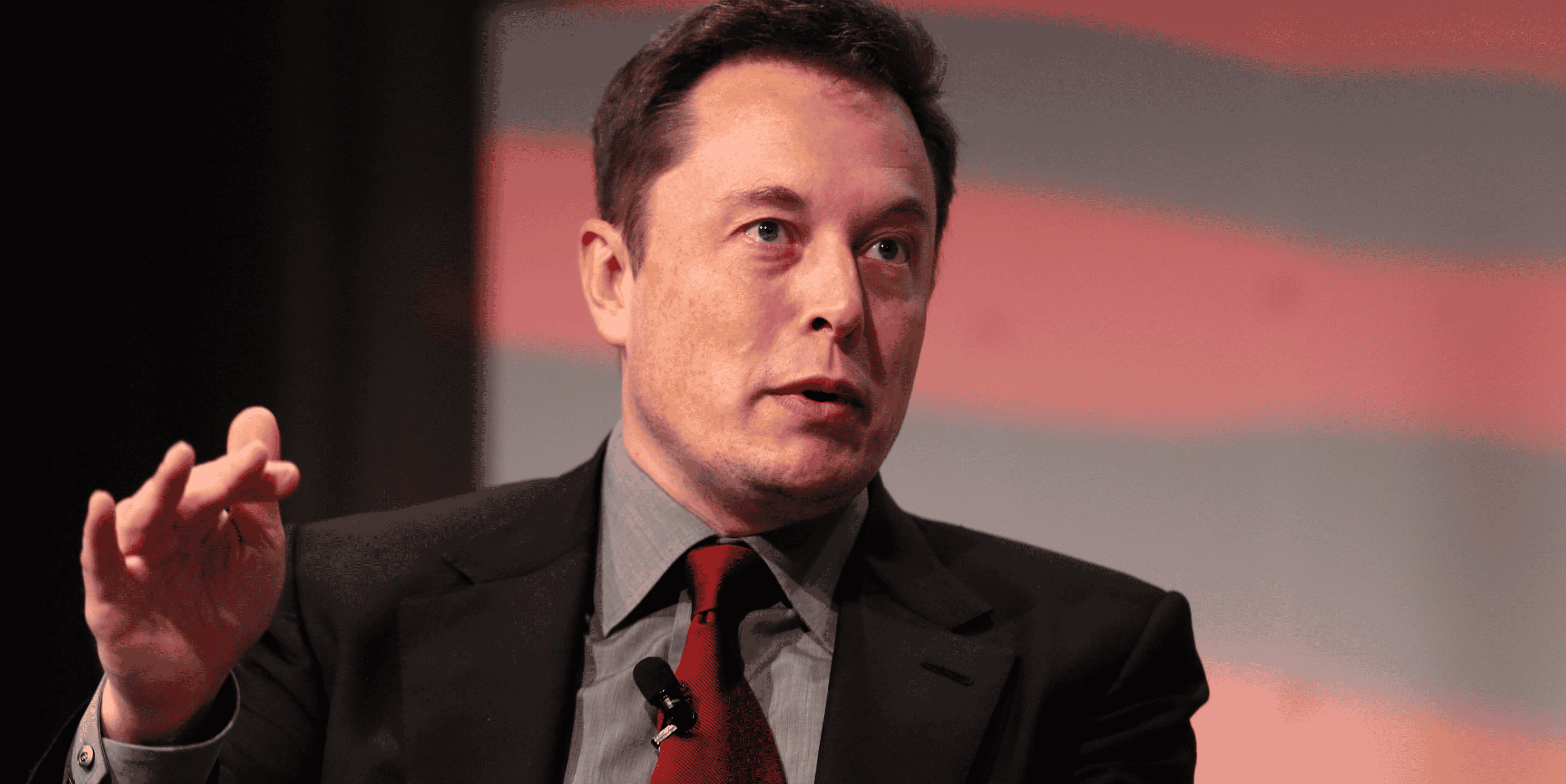 Elon musk, le patron de tesla, se met encore la sec a dos