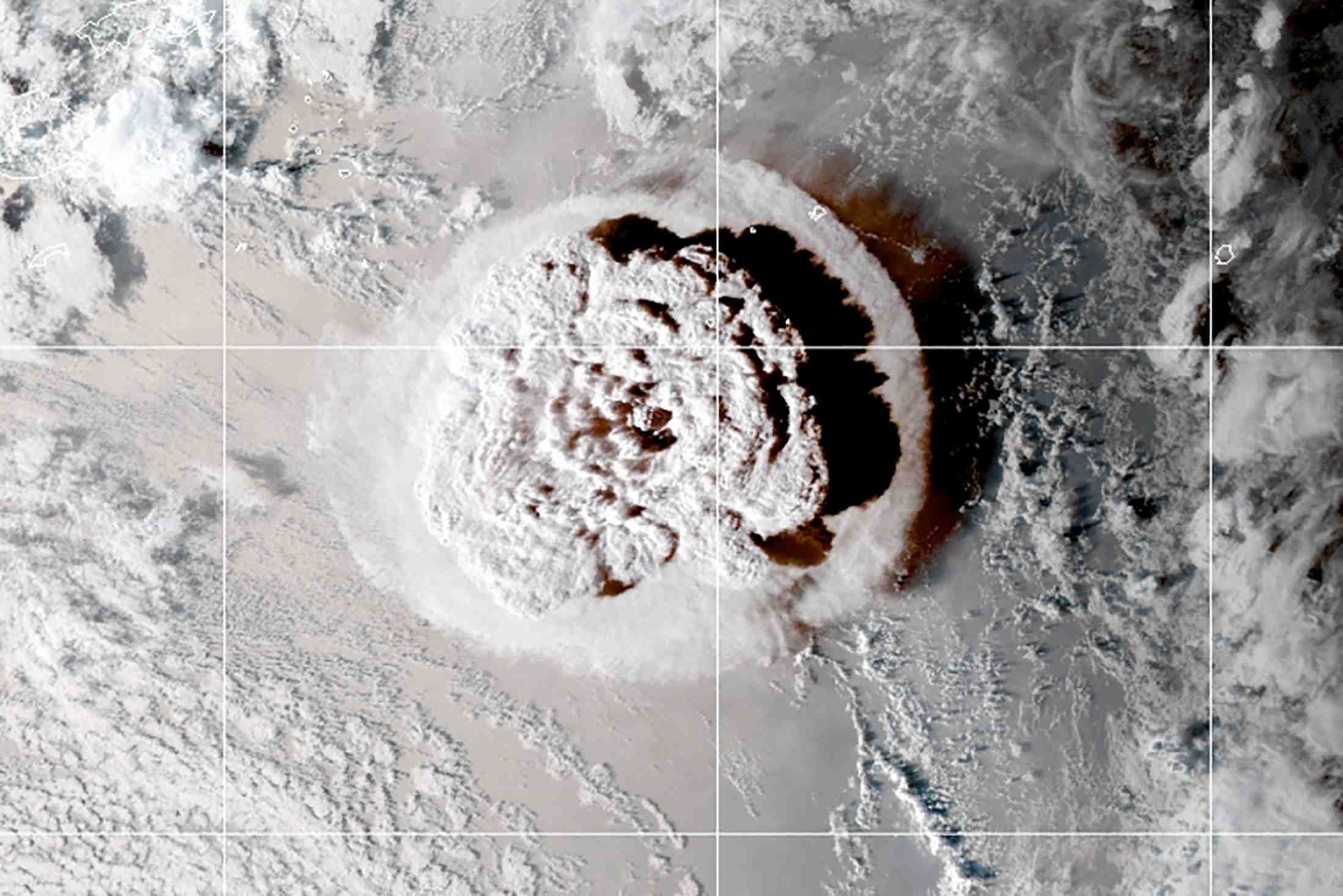 Alerte au tsunami dans le pacifique apres une eruption volcanique