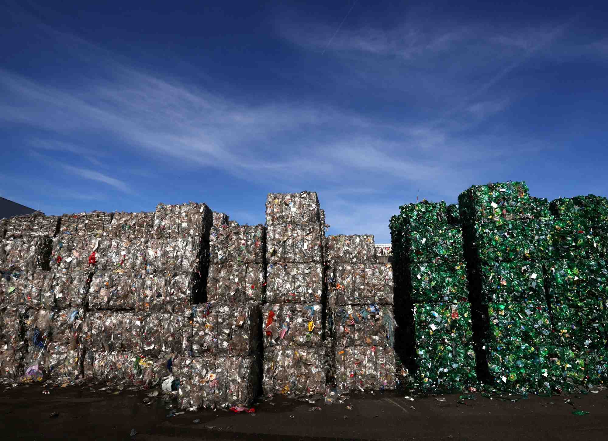 Une usine de recyclage de dechets plastiques