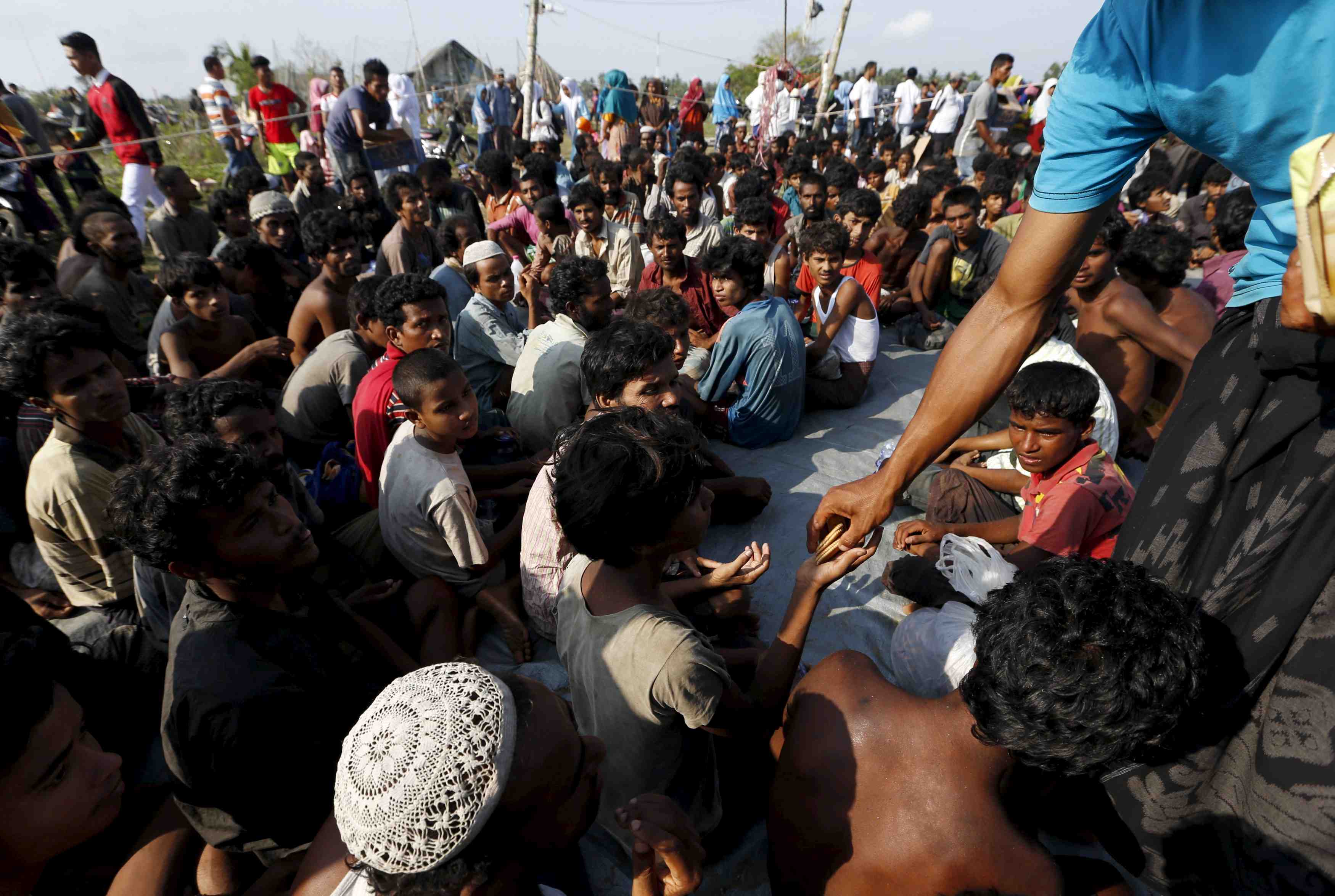 Des centaines de migrants secourus au large de la birmanie