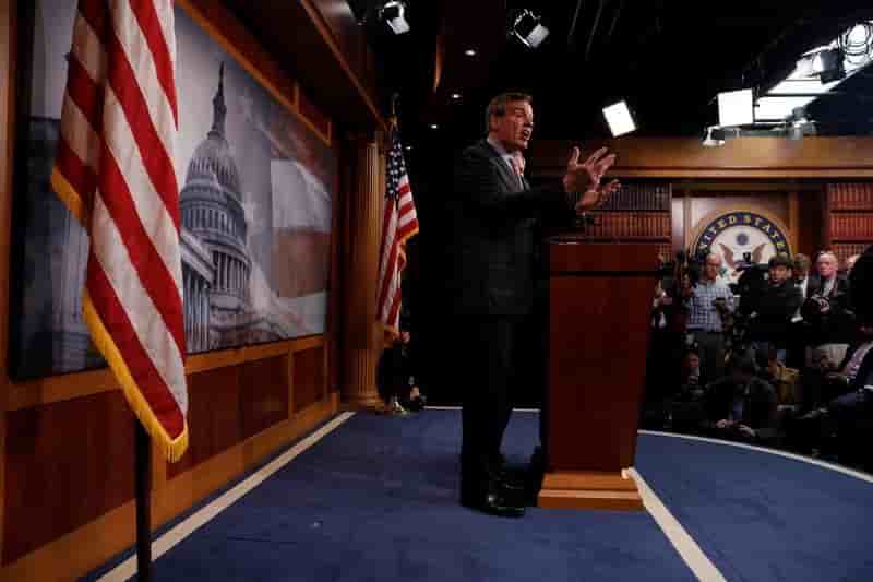 La russie s'implique dans l'election francaise, dit un senateur americain