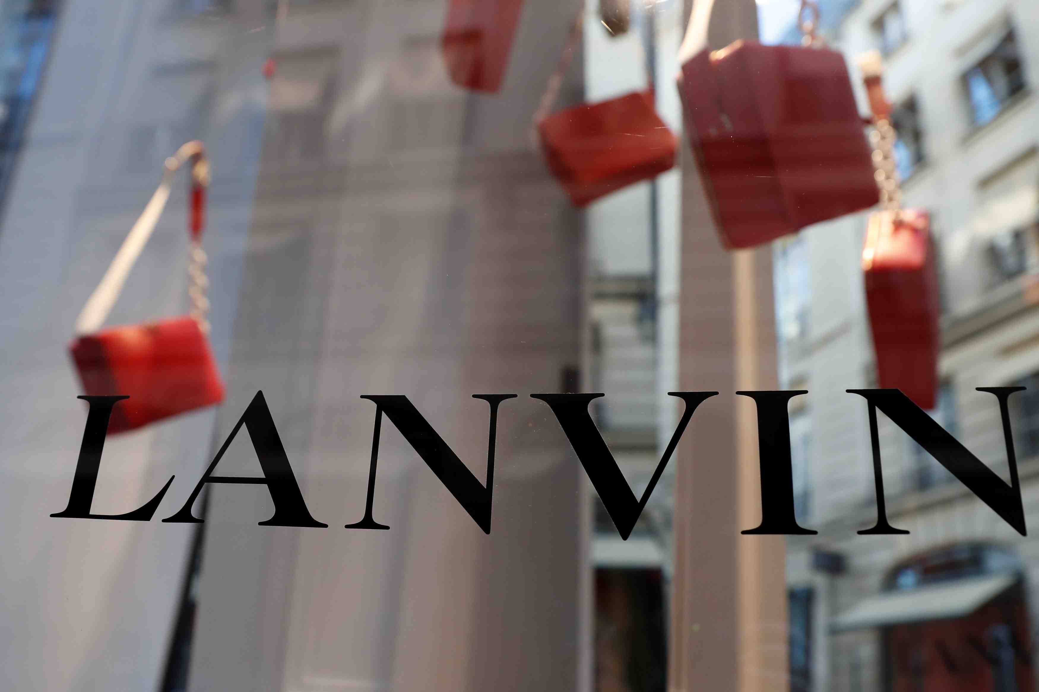 Lanvin change de dg et se separe de son directeur artistique