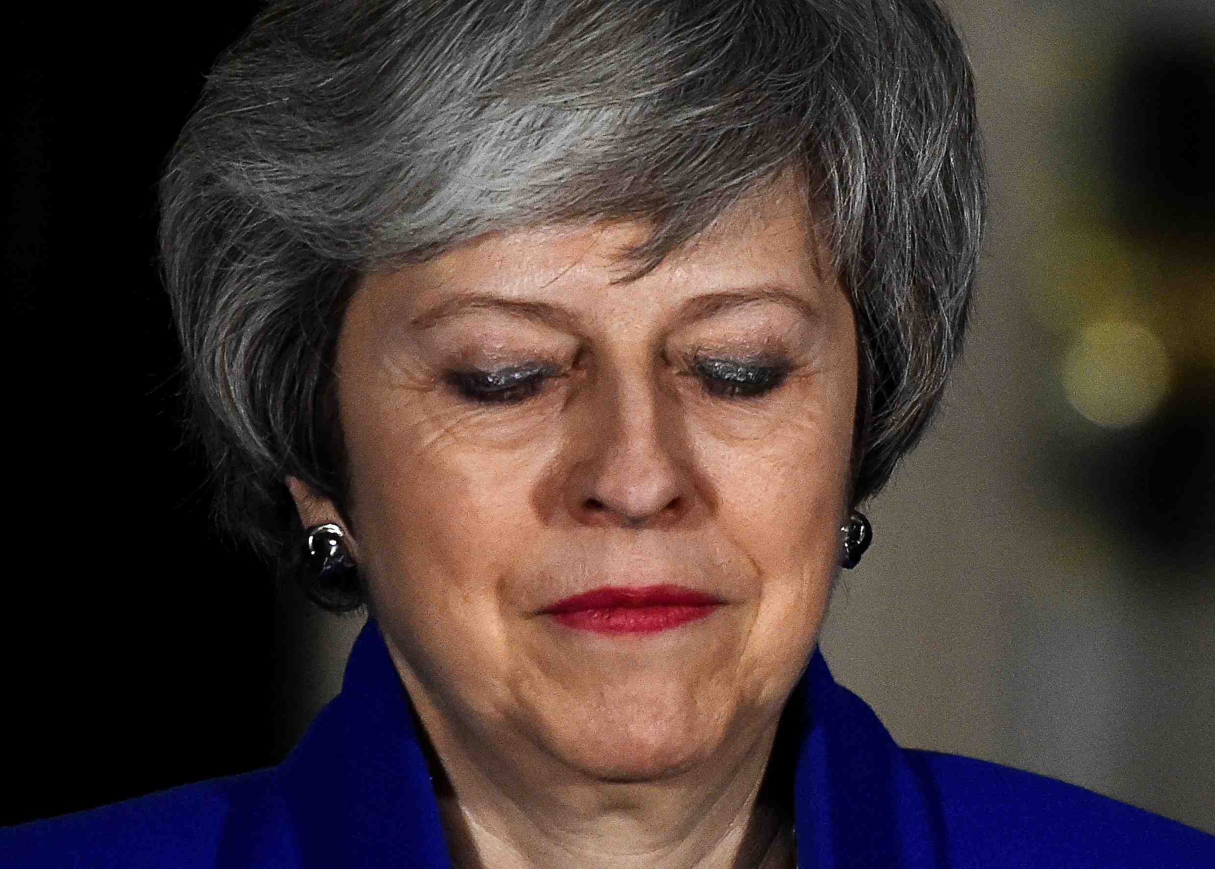 Theresa may, en quete d'un plan b, multiplie les contacts