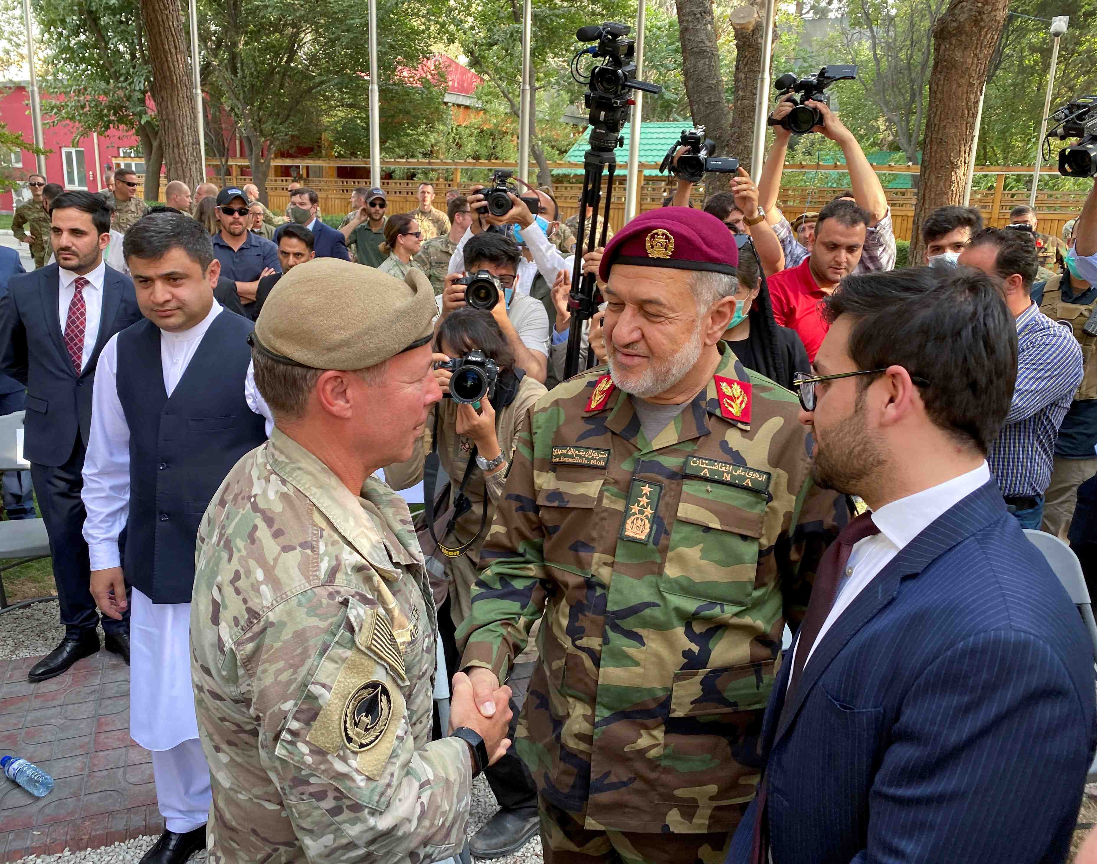 Le commandant des troupes americaines en afghanistan a quitte ses fonctions
