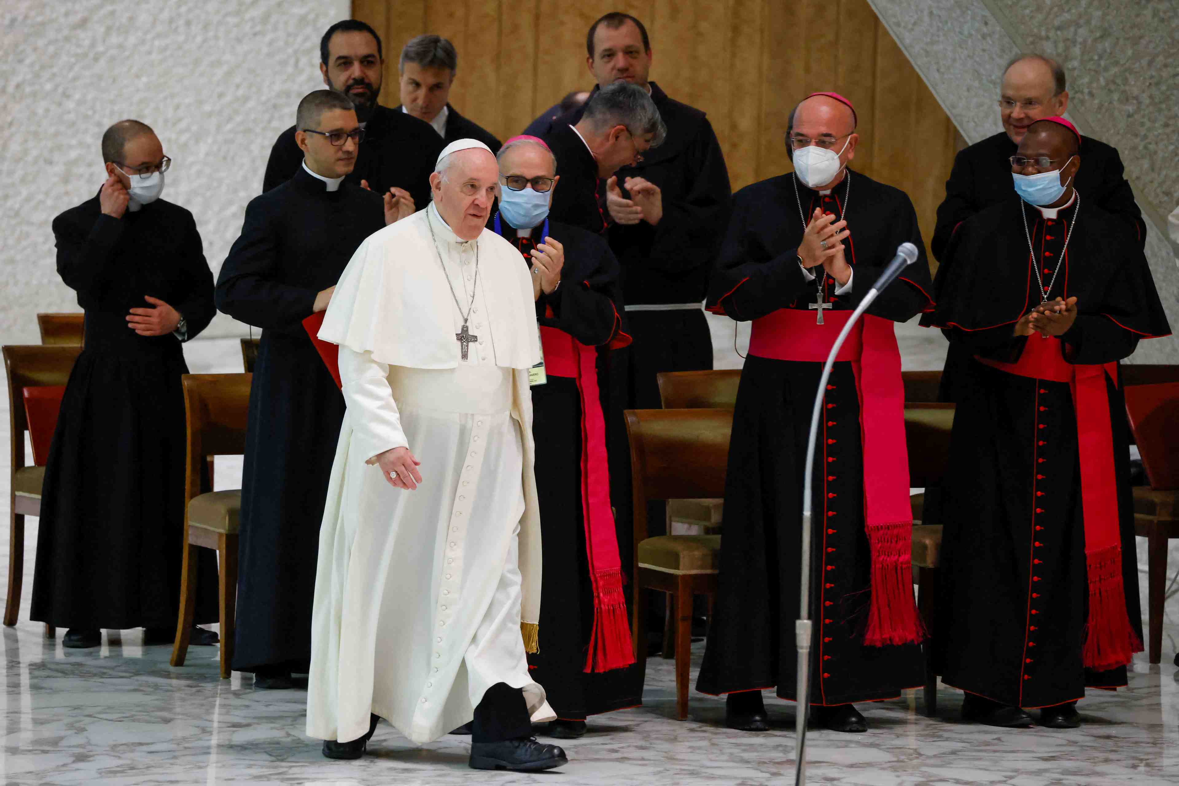L'europe entiere doit partager la responsabilite des migrants, estime le pape