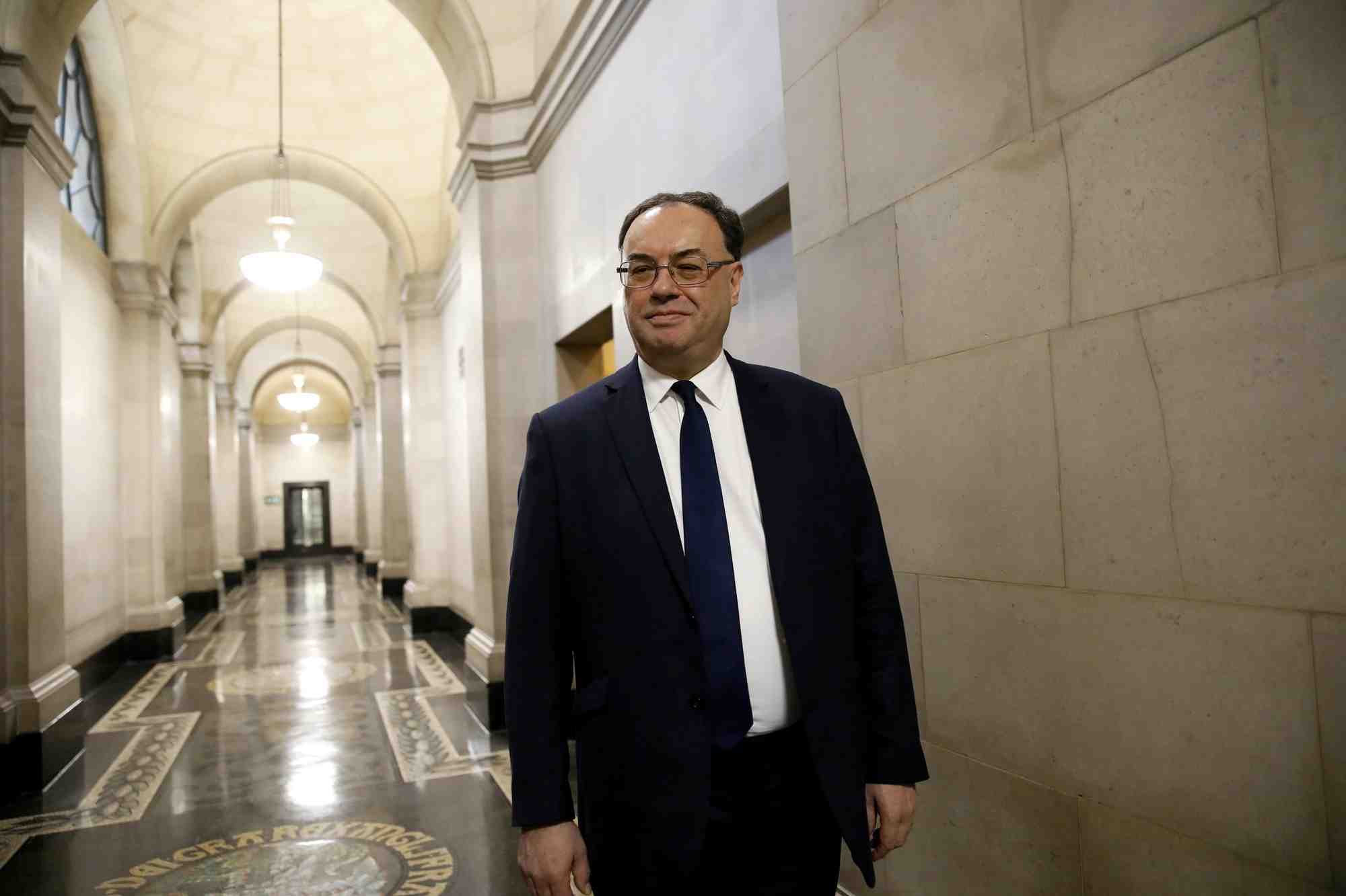 La boe pourrait reduire les obligations d'etat de son bilan de £50 a 100 mds sur un an, dit bailey