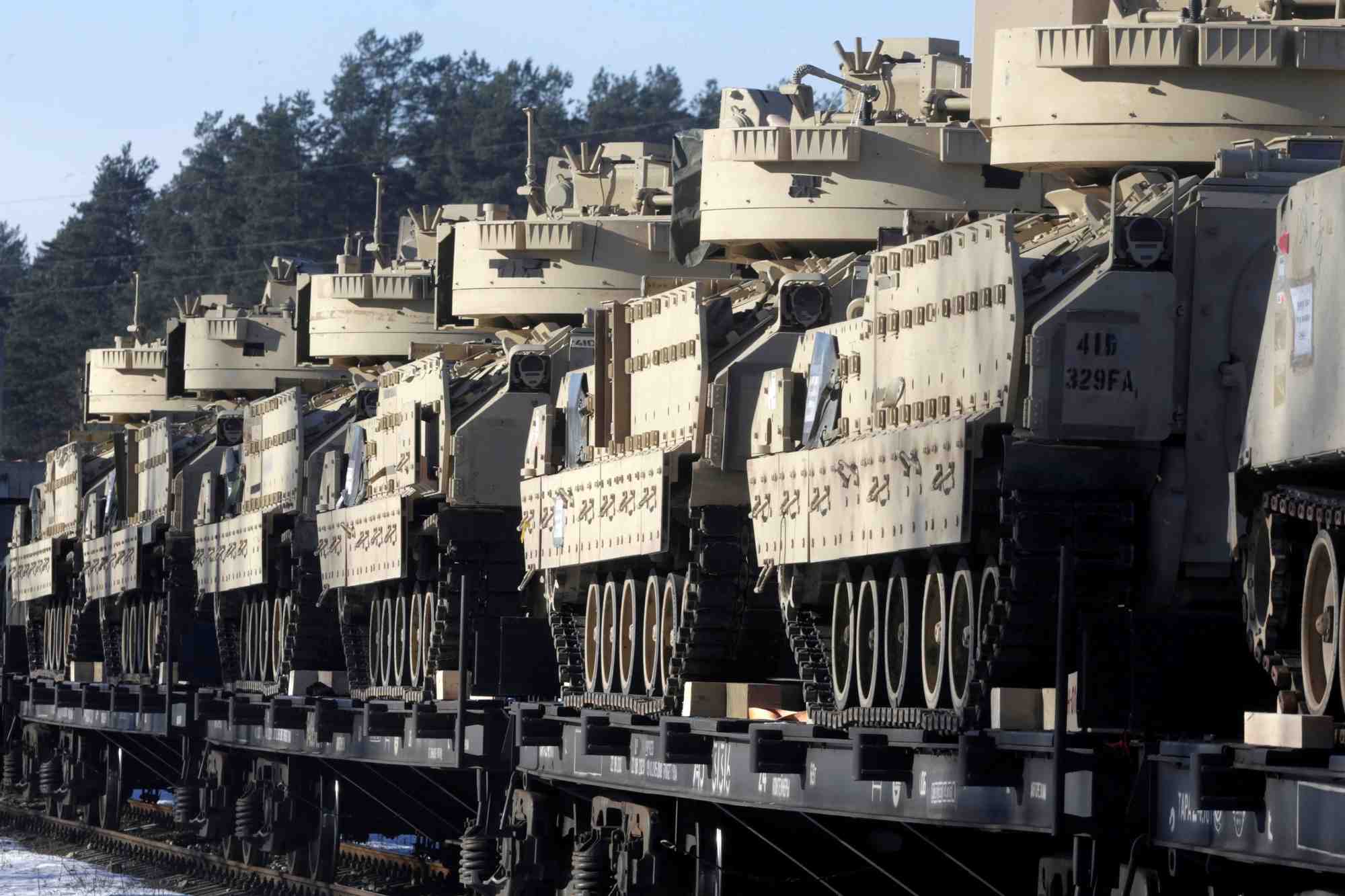 Photo d'archives de vehicules americains de combat d'infanterie bradley a garkalne