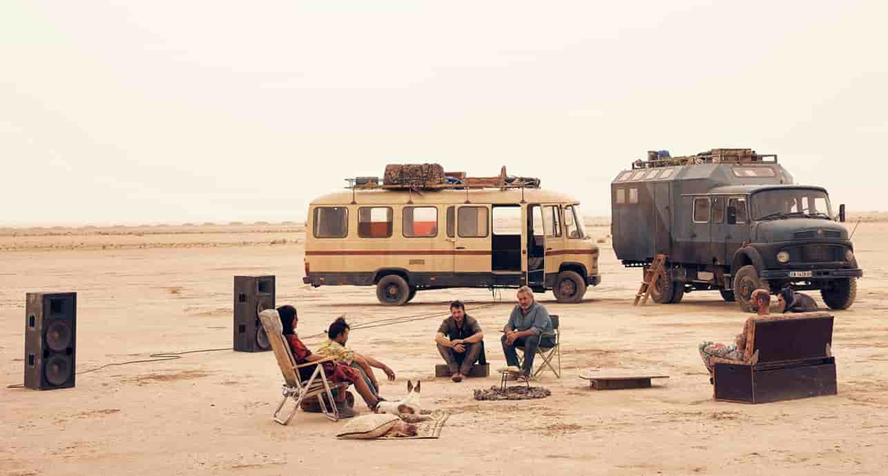 « Sirât », d'Óliver Laxe, avec Sergi López, Bruno Núñez
Arjona, Stefania Gadda, Joshua Liam Henderson, Jade Oukid, Tonin Janvier, Richard Bellamy. 1 h 55. Sortie mercredi.