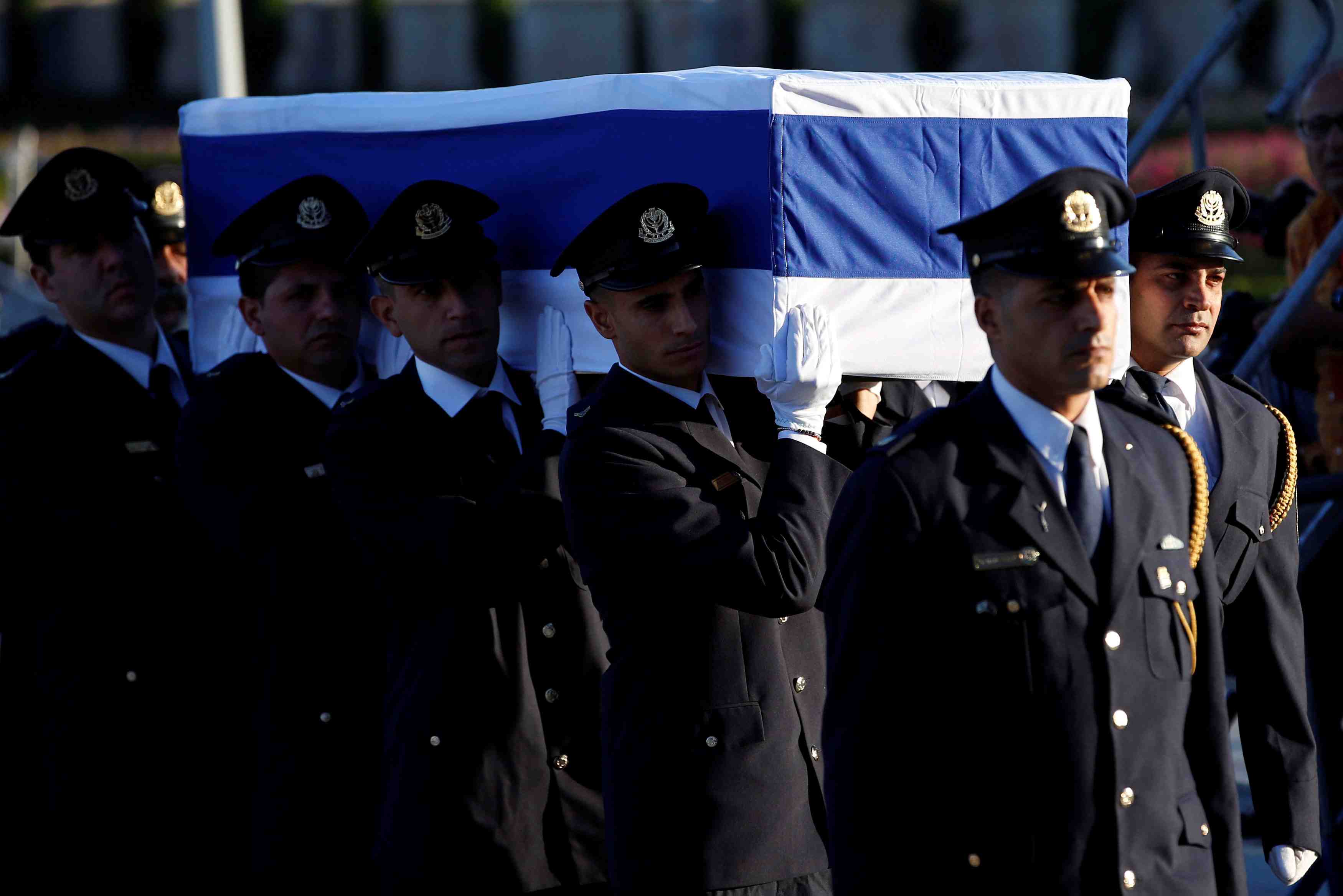 Le cercueil de shimon peres depose devant la knesset