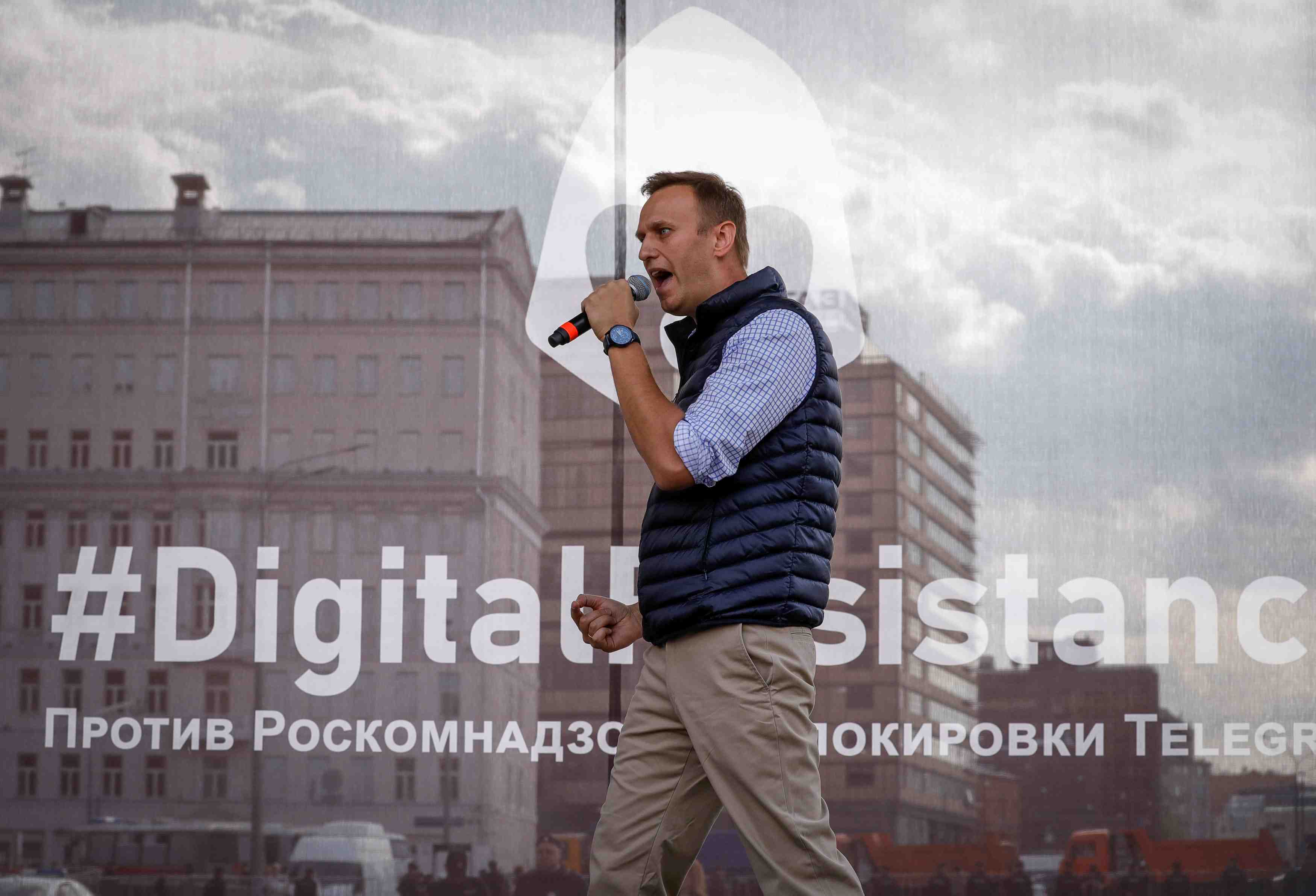 Navalny interpelle a moscou au debut d'une manifestation anti-poutine