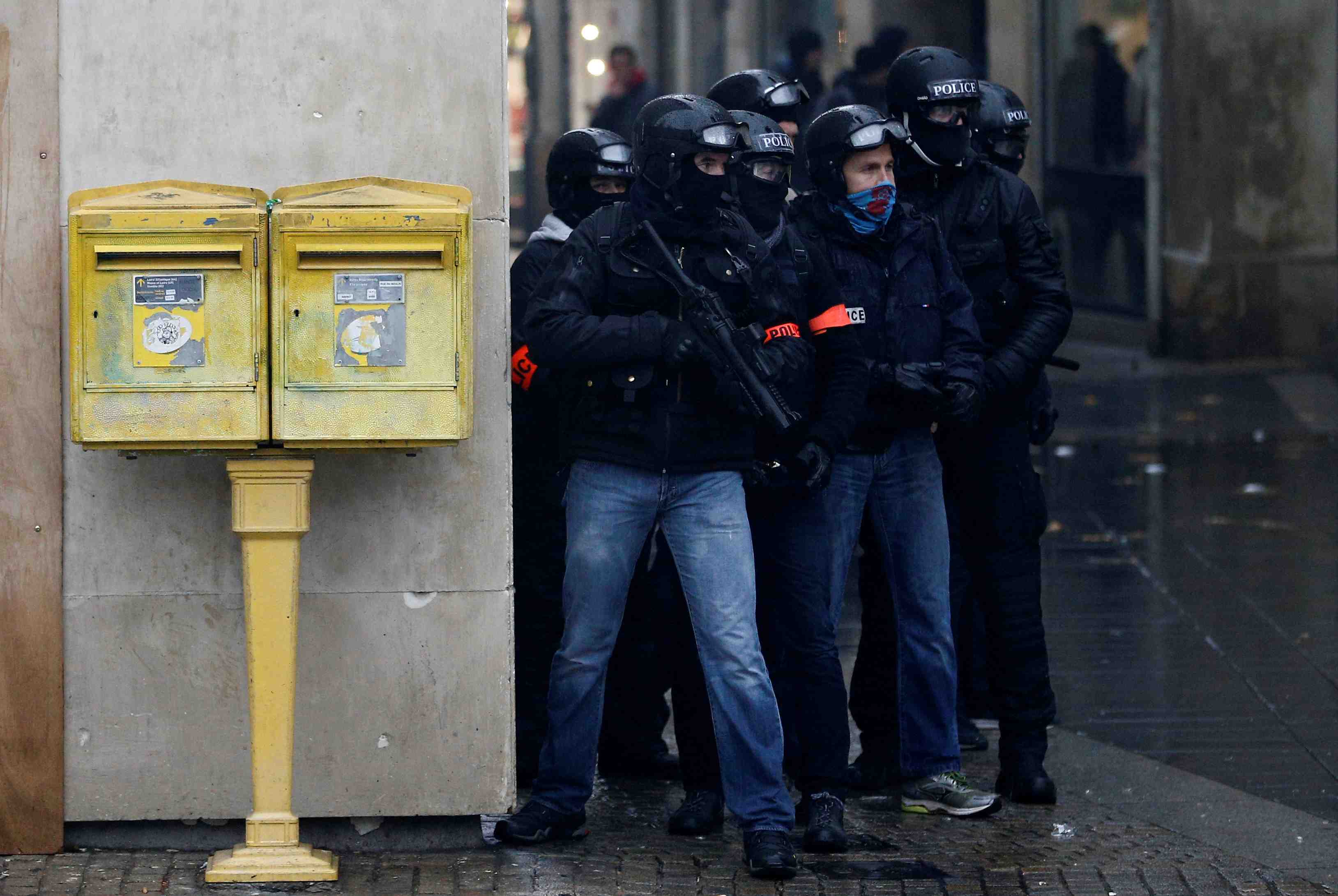 Des syndicats de police appellent a l'action