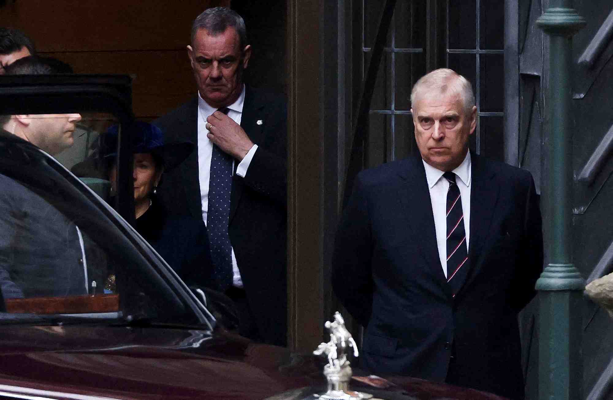 Le prince andrew, teste positif au covid, manquera la messe du jubile