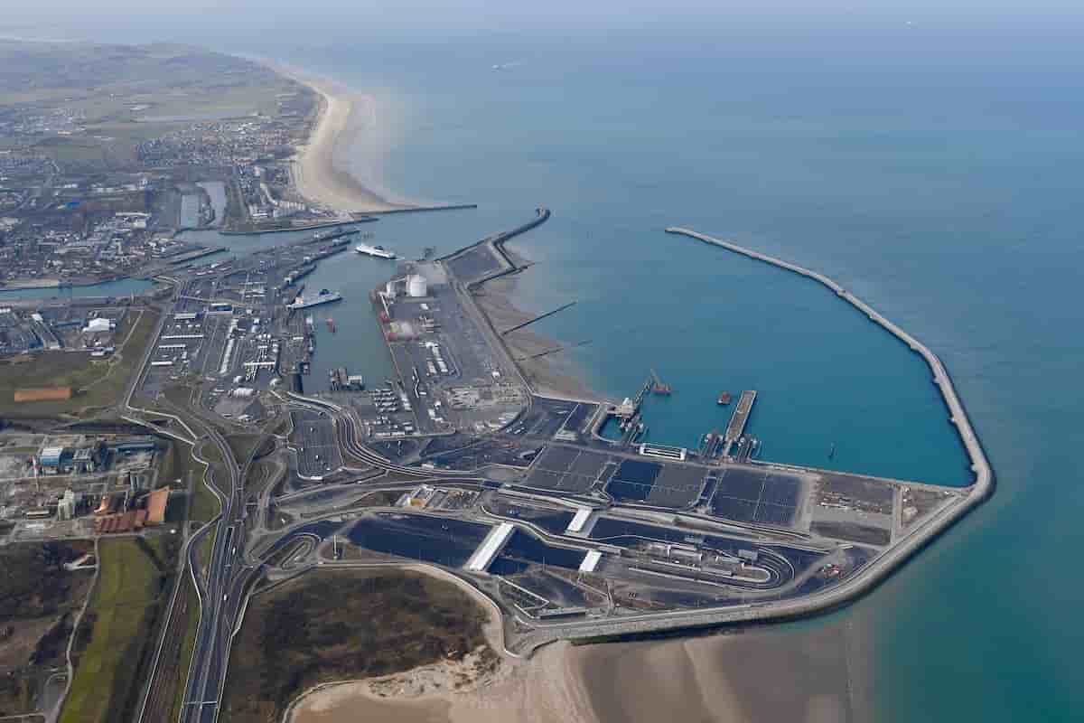 Le port de Calais vu du ciel en 2021
