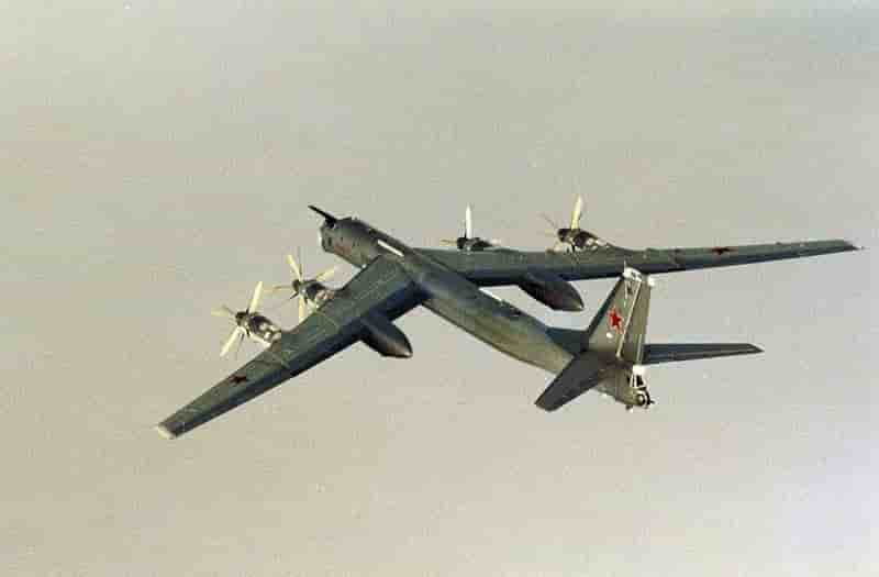 Des avions russes a long rayon d'action bombardent rakka
