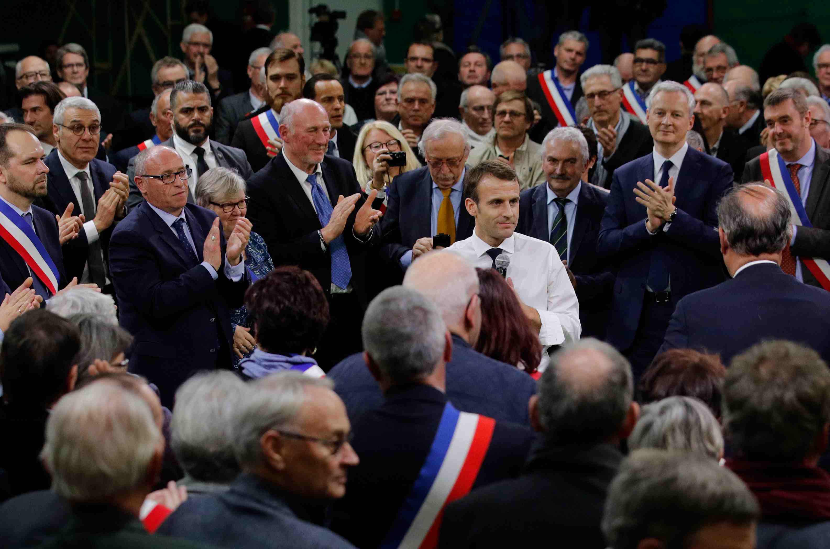 Grand debat: pas de date pour les annonces de macron, conference annulee