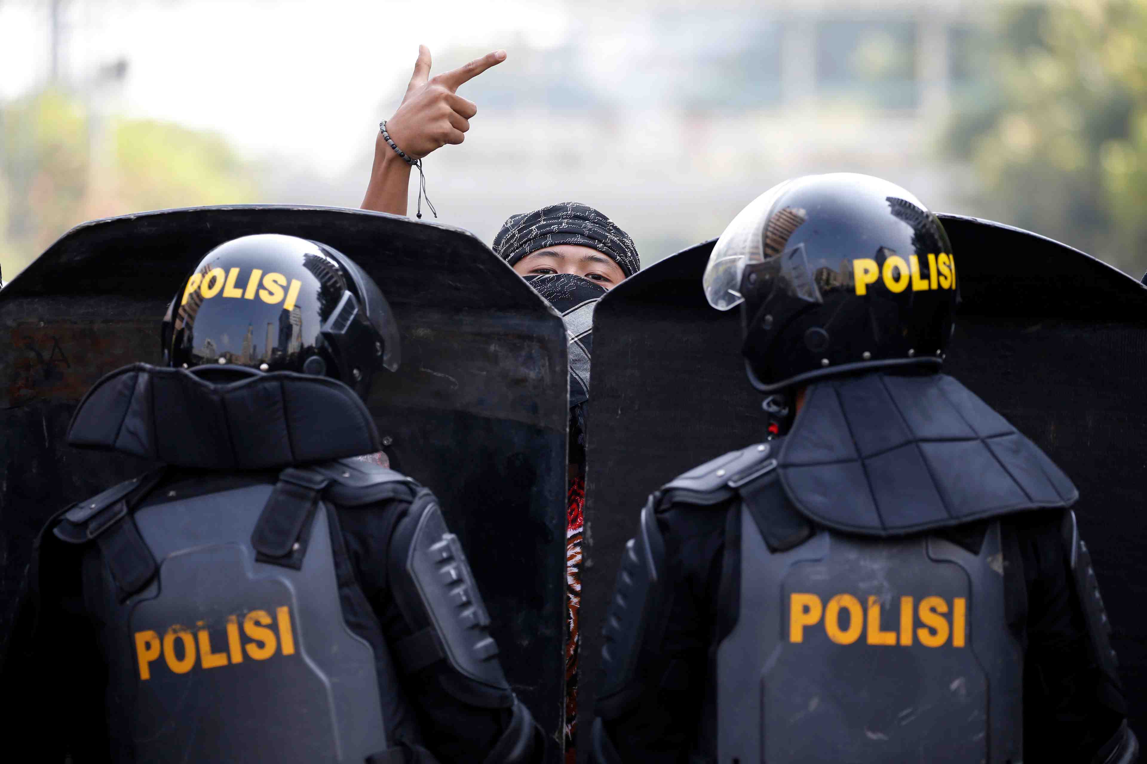 Indonesie: heurts apres la reelection du president widodo, six morts