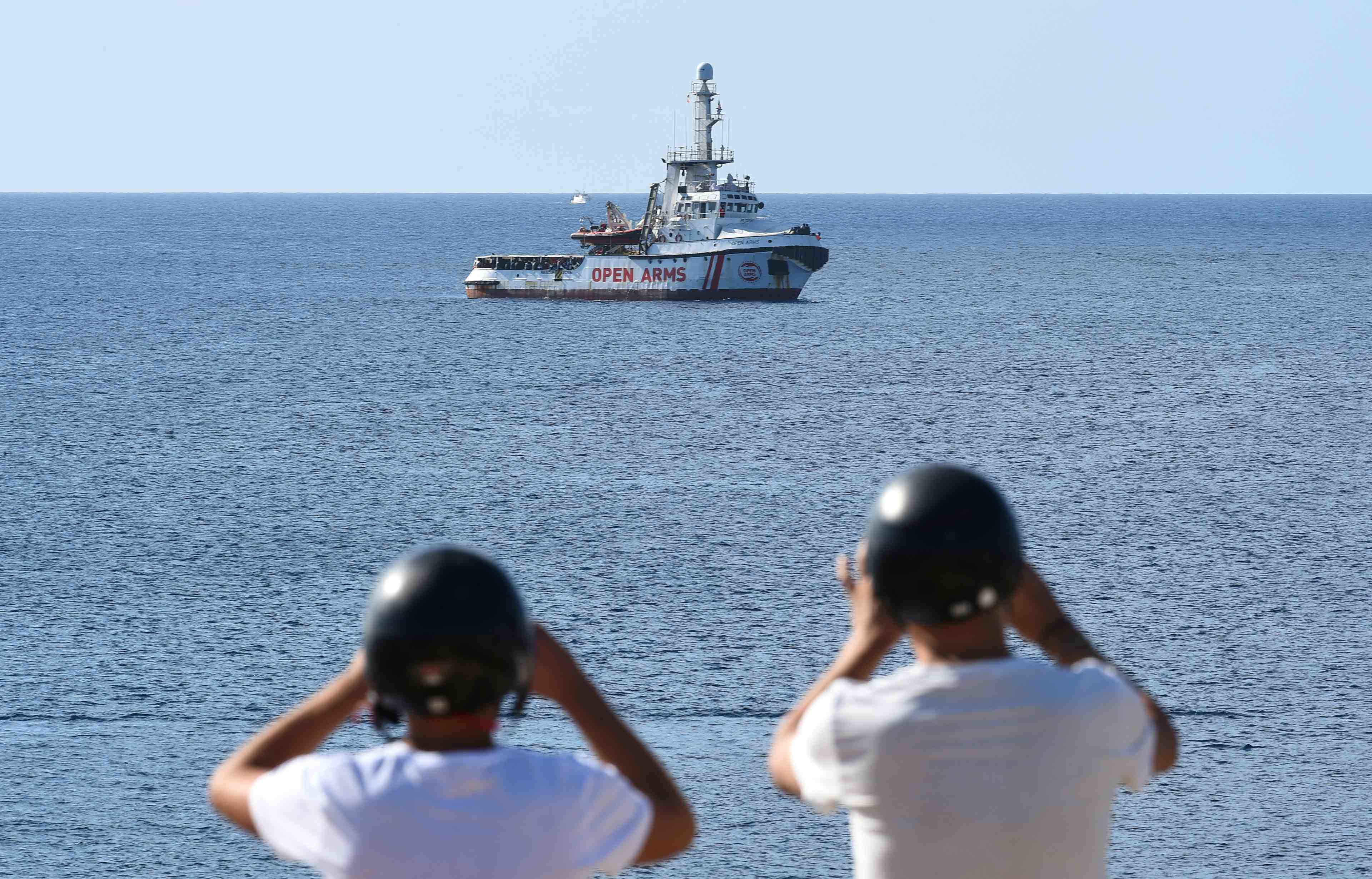 L'espagne propose a l'open arms d'accoster a algesiras