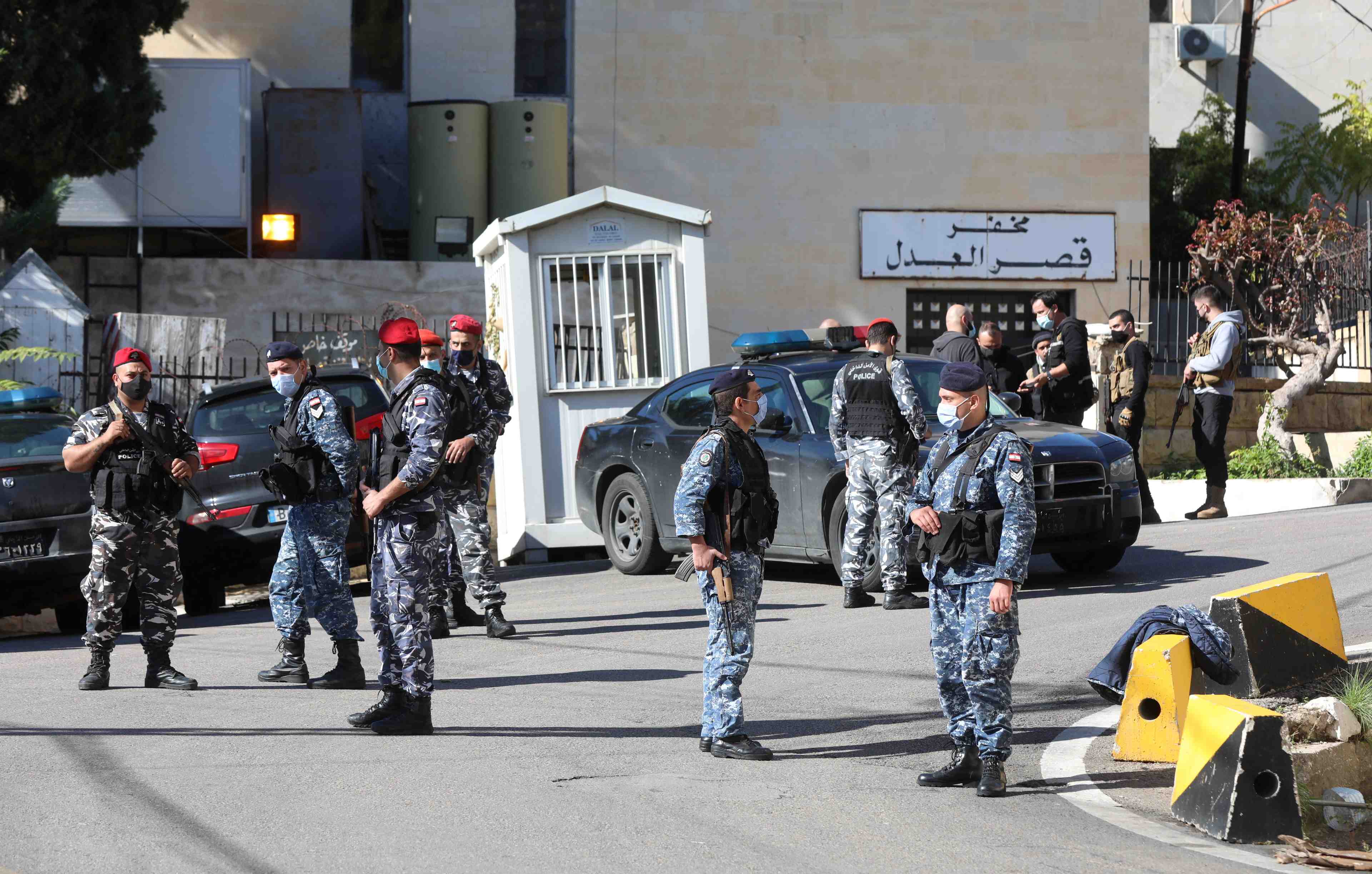 Evasion massive d'une prison libanaise, cinq detenus se tuent dans un accident de la route