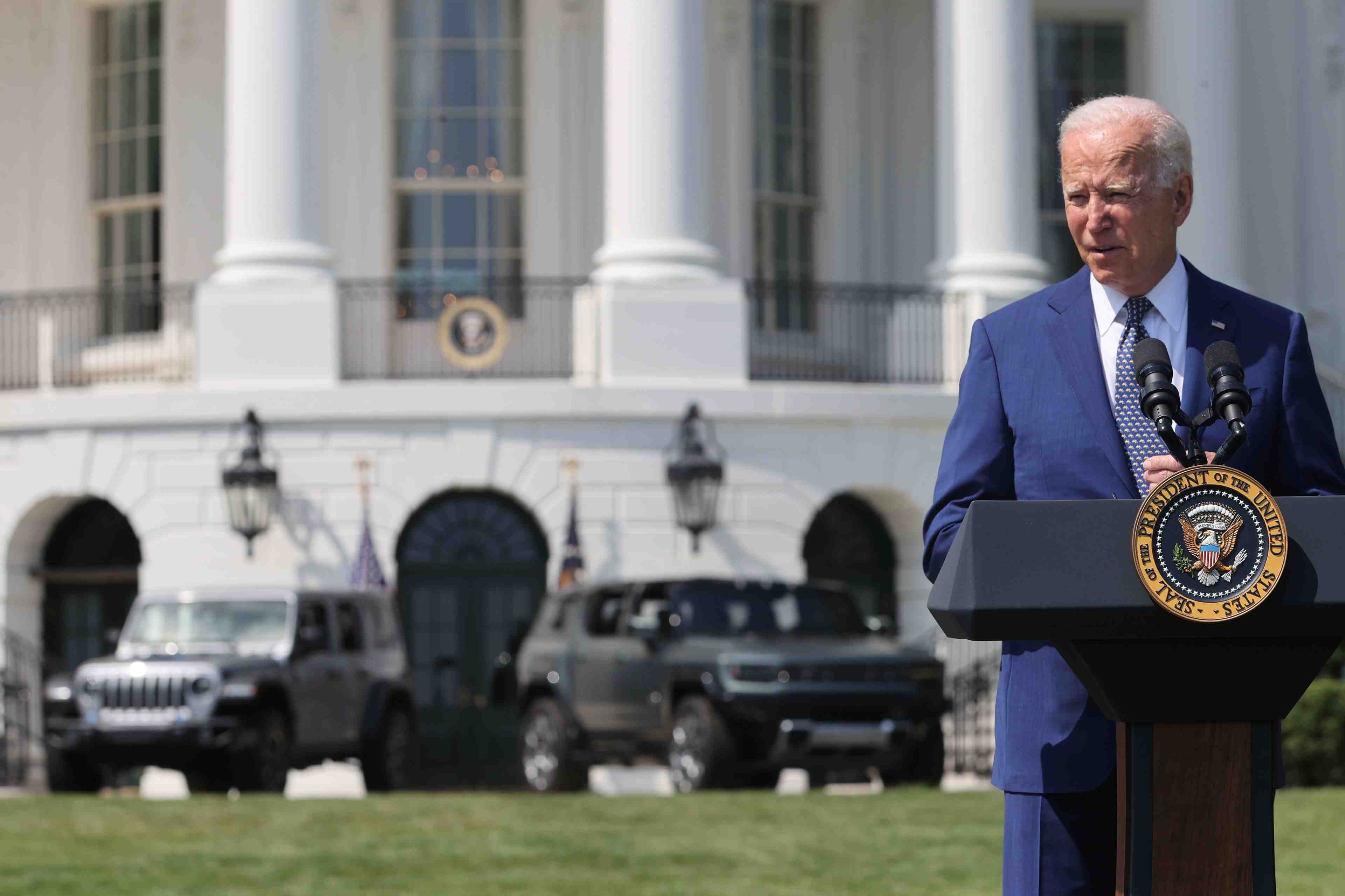 Etats-unis: biden, avec le soutien de l'industrie, vise 50% de vehicules electriques en 2030