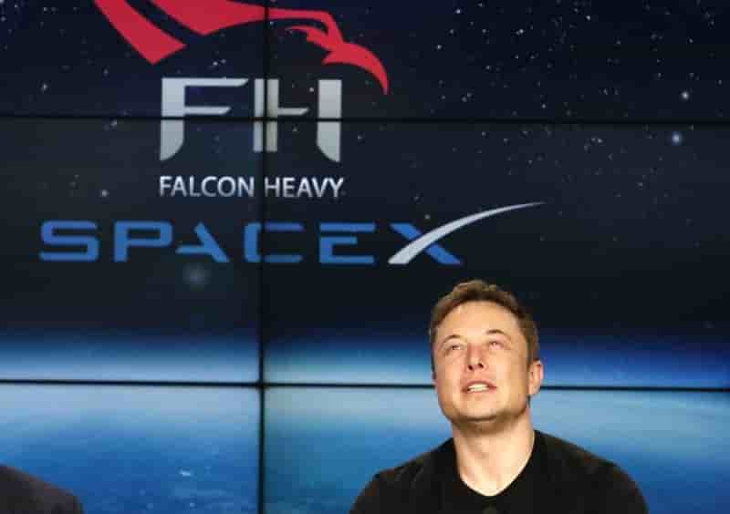 Elon musk efface les pages facebook de spacex et tesla