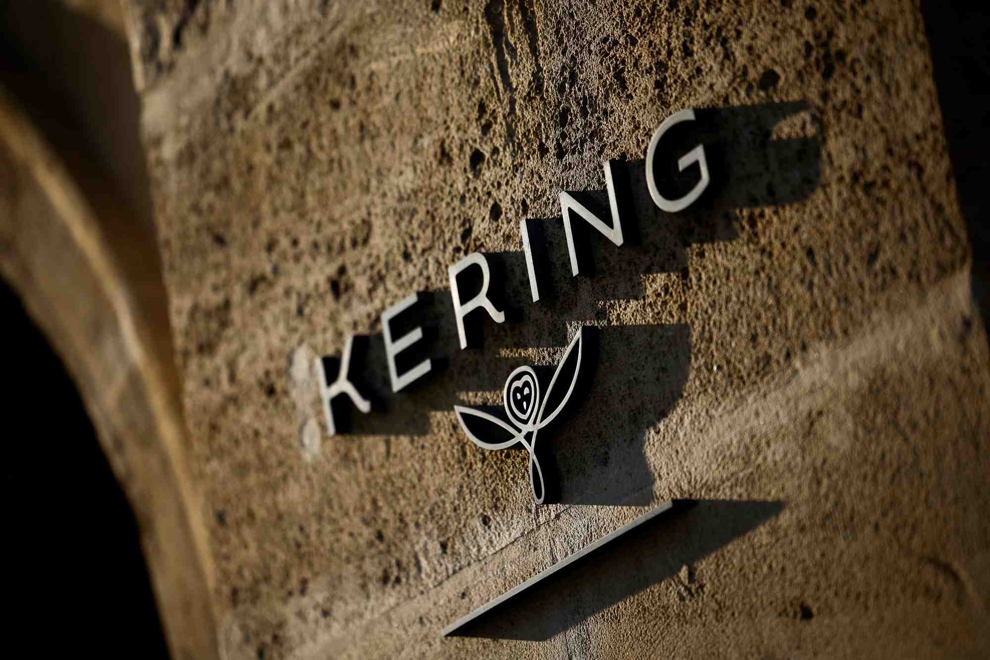 Le logo de kering a paris, en france
