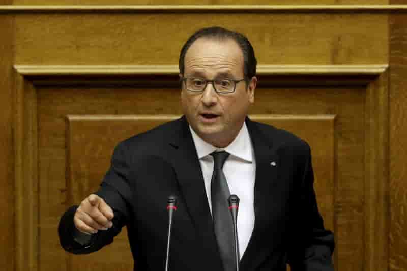 Hollande avec les grecs et contre les extremes a athenes