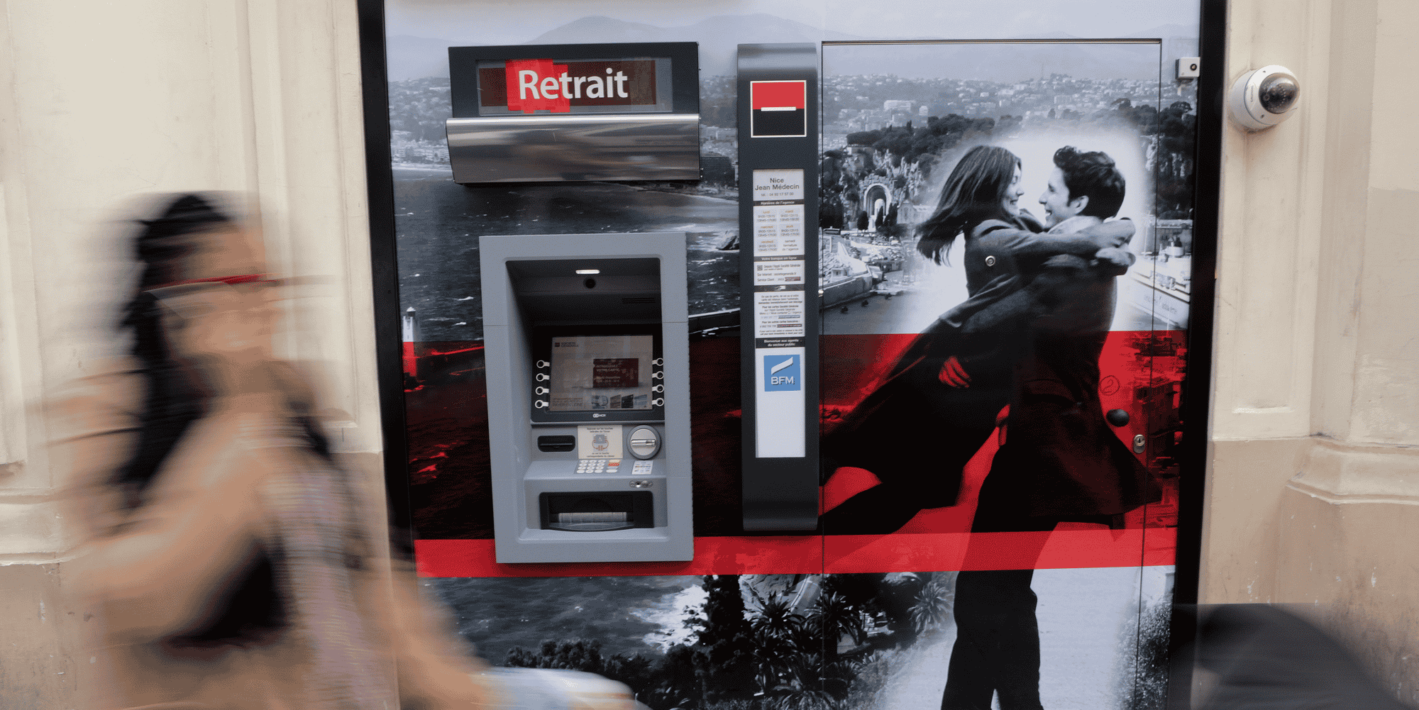 Dans la pratique, après reconnaissance de la carte, chaque client de ces réseaux retrouvera l’interface propre de sa banque sur l'écran du DAB.