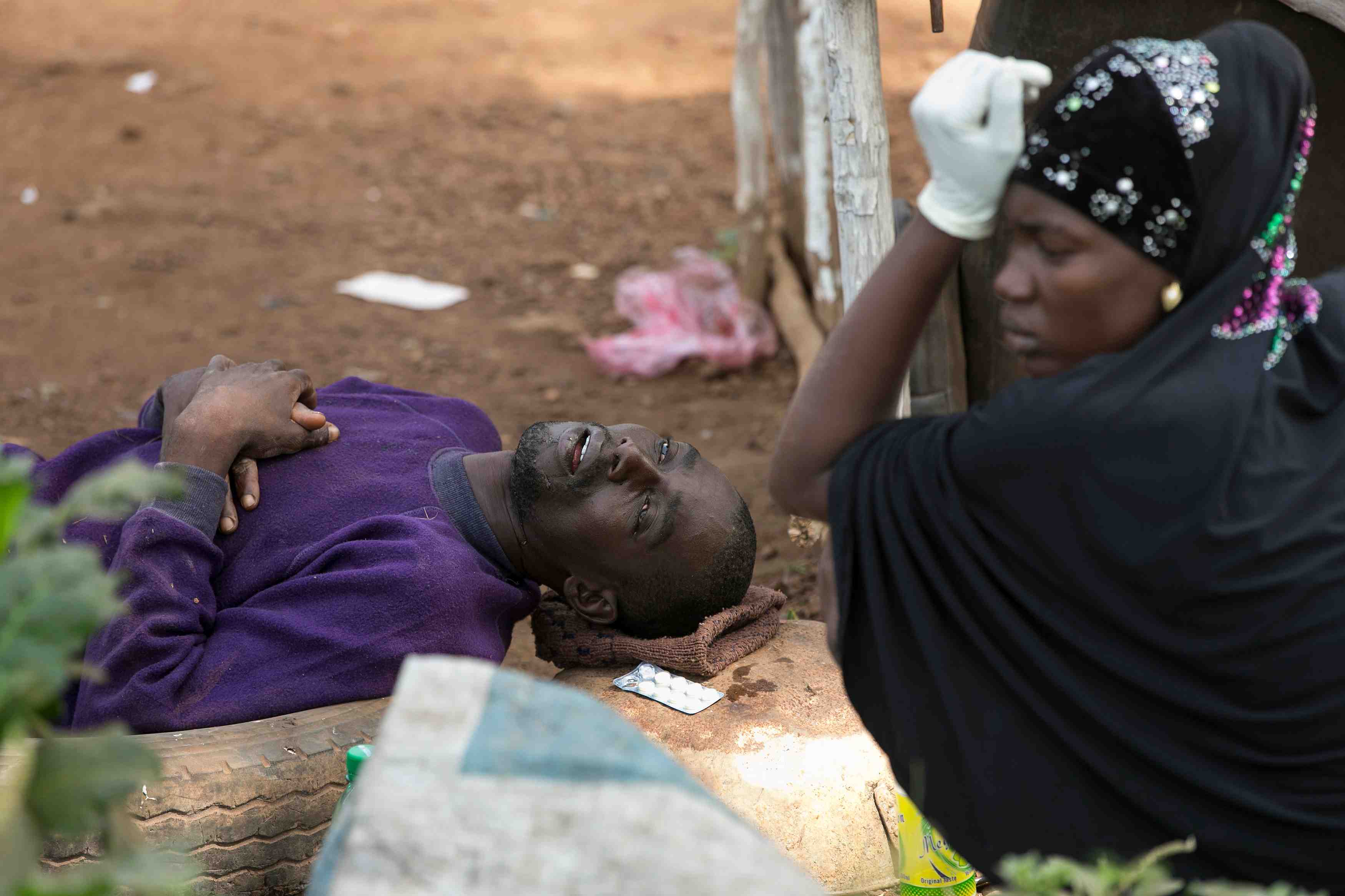 Ebola a fait plus de 7.900 morts
