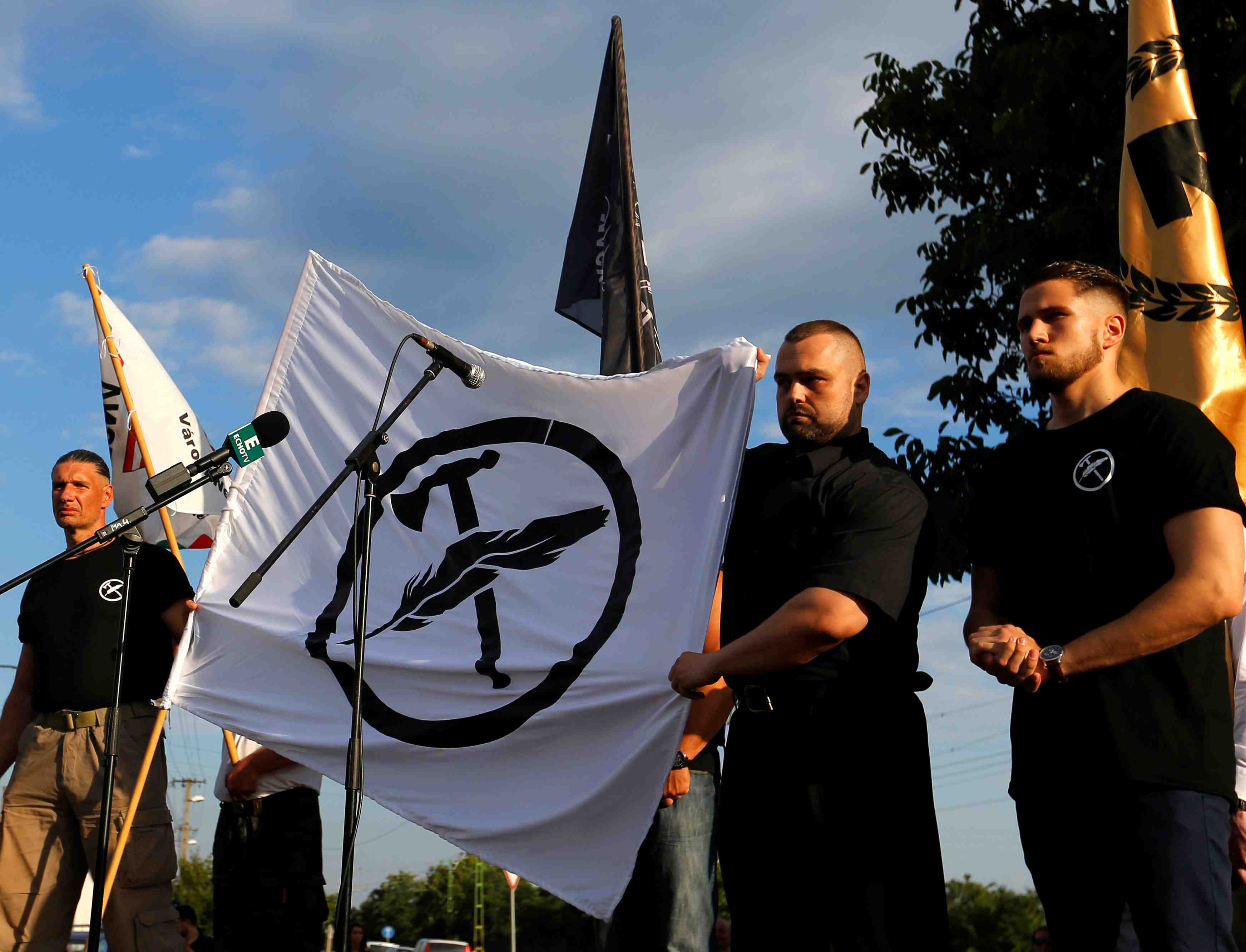 Nouveau mouvement d'extreme droite, ouvertement raciste, en hongrie