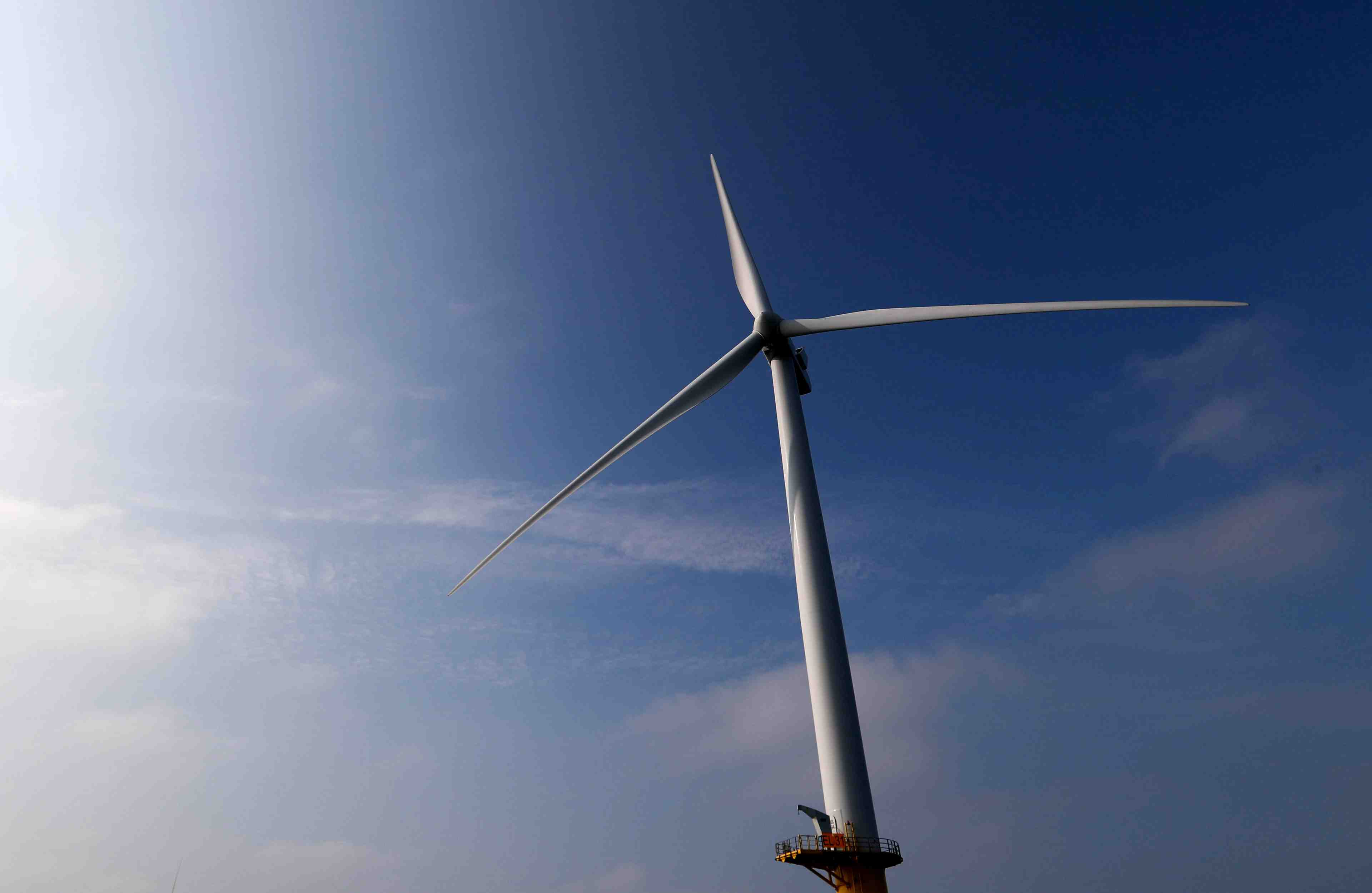 La justice conforte les eoliennes off-shore de saint-brieuc