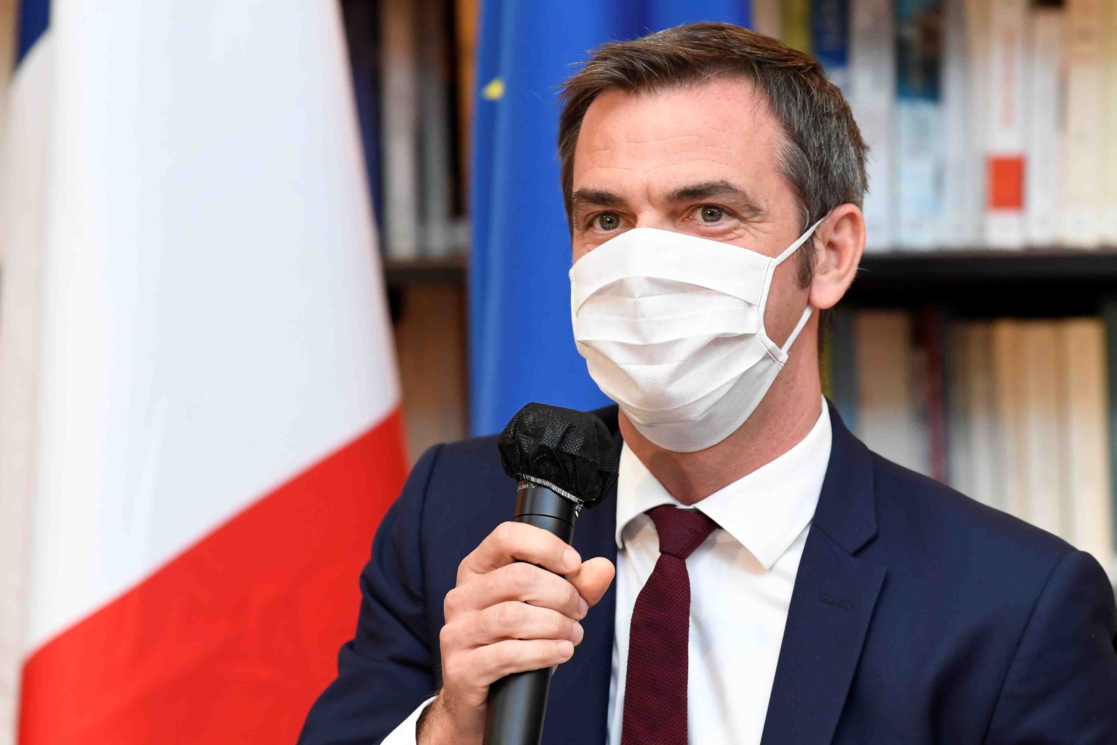 Quarante millions de masques seront distribues aux plus precaires, dit veran