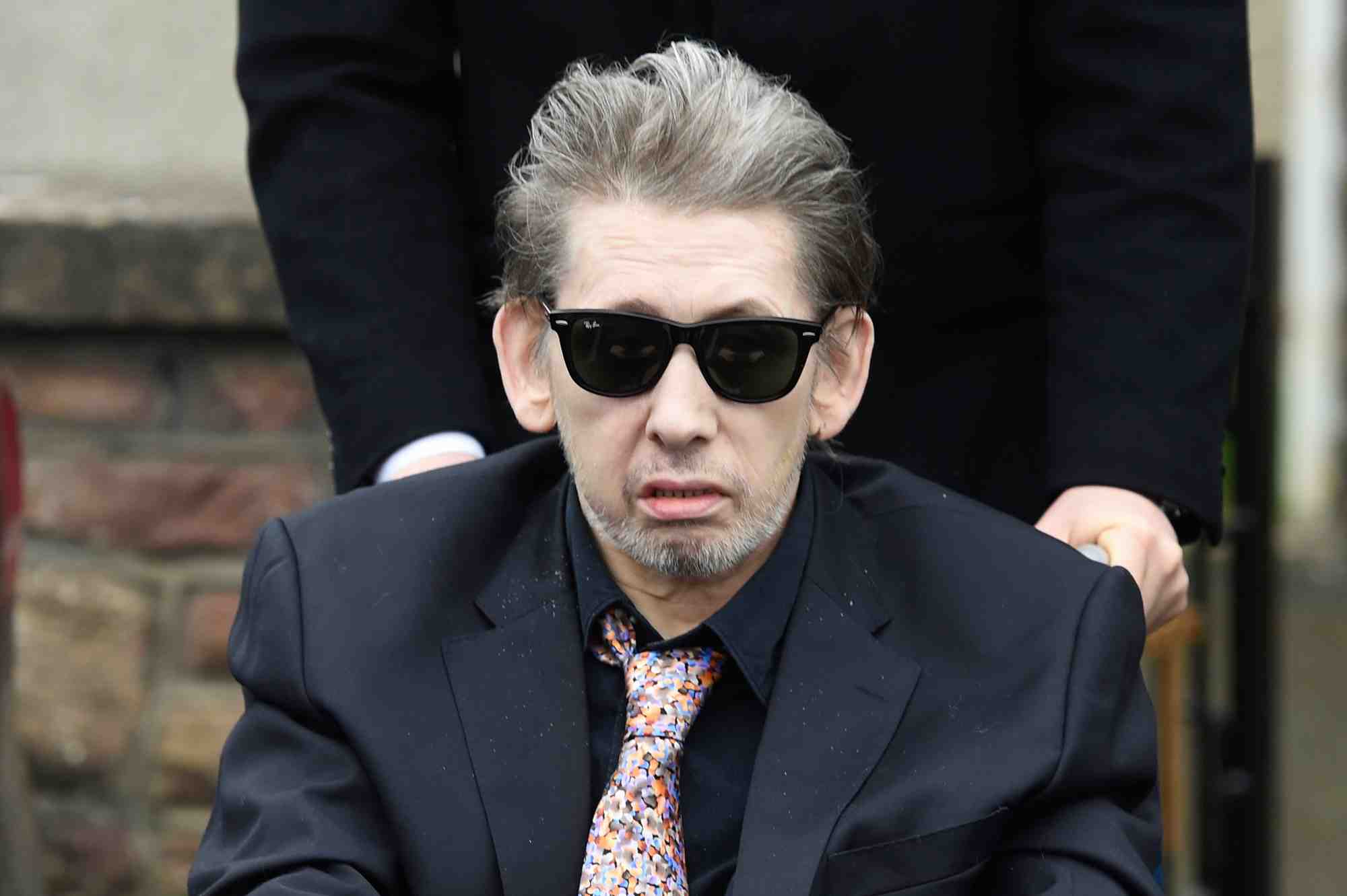 L'ancien chanteur des pogues shane macgowan lors des funerailles de sa mere therese macgowan a silvermines, en irlande