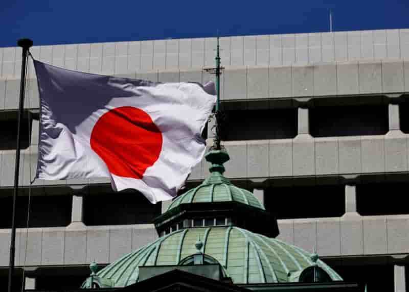 Le drapeau du japon sur le batiment de la banque centrale a tokyo
