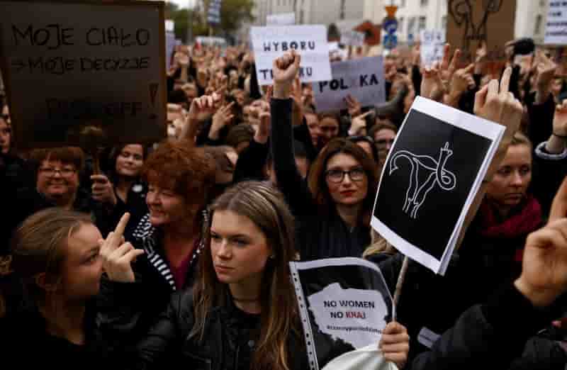 Manifestation en pologne pour le droit a l’avortement