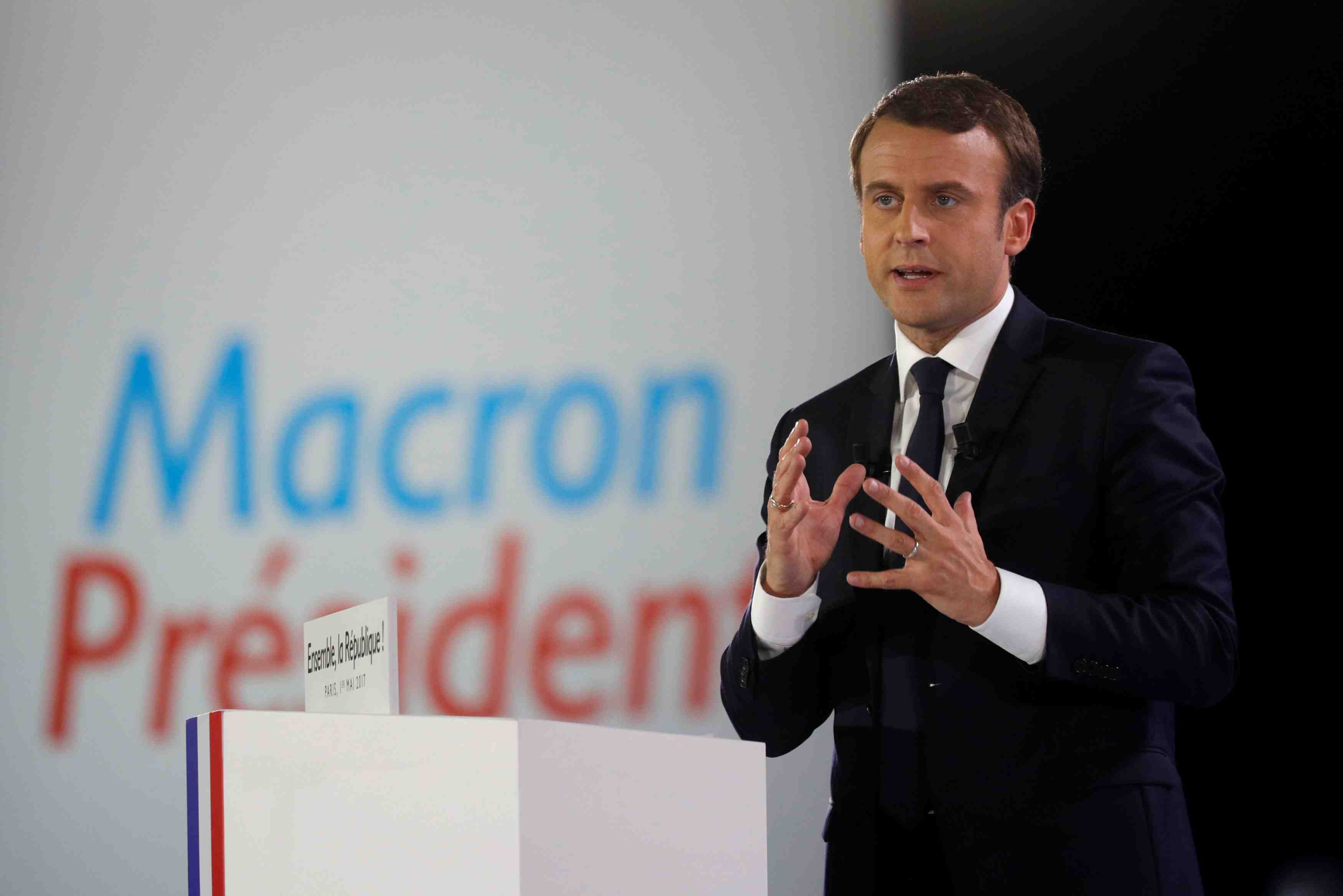 Macron hesite entre un homme et une femme pour matignon