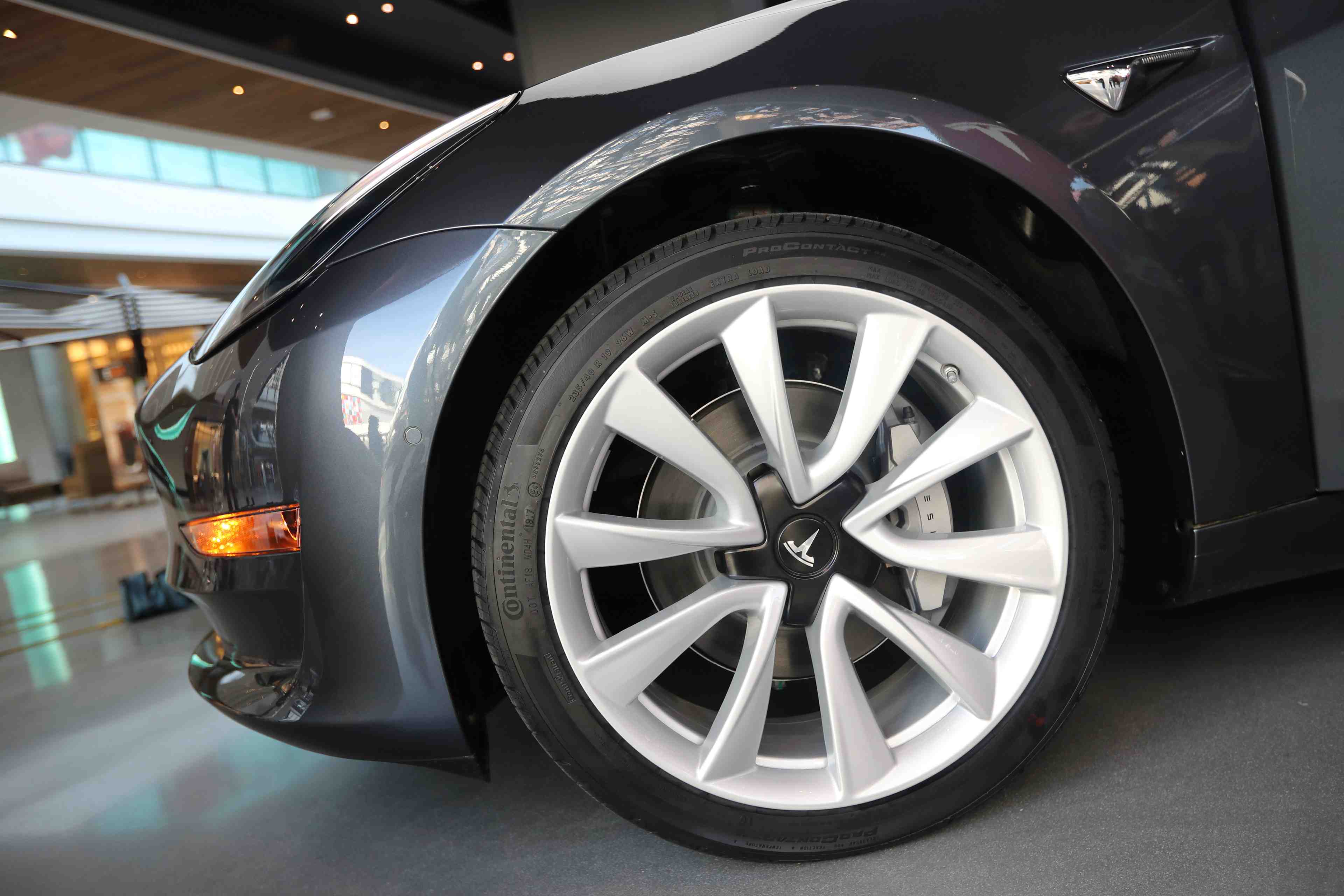 Tesla dement un nouveau retard pour la model 3