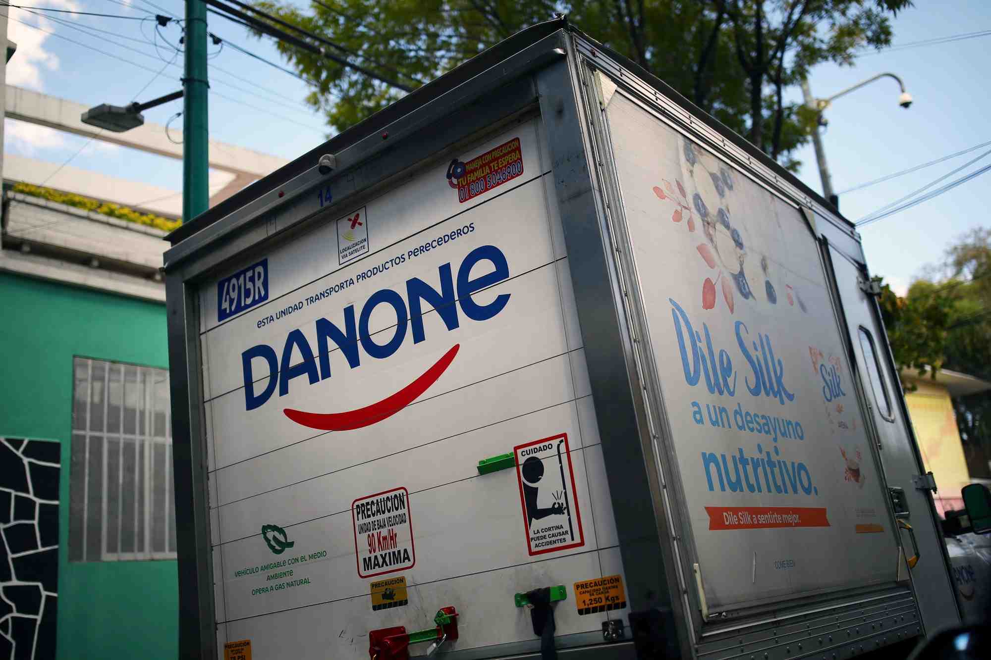 Le logo du groupe alimentaire francais danone sur un camion a mexico