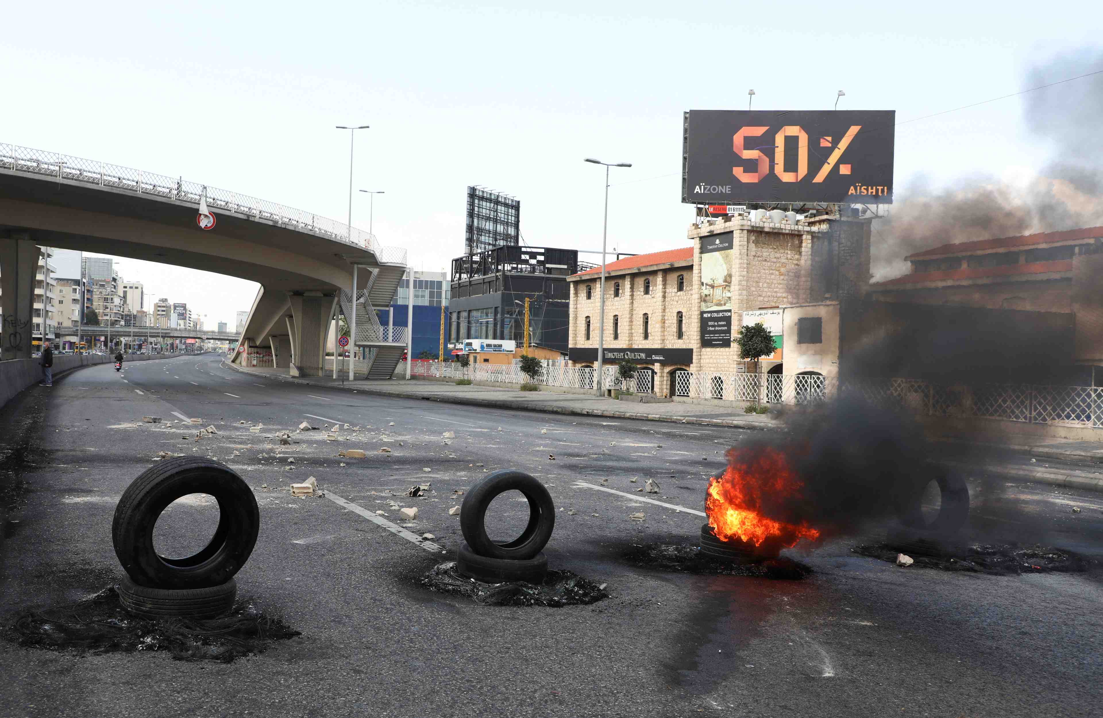 Au liban, la crise s'aggrave et les blocages de route se poursuivent