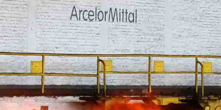 ArcelorMittal adapte son organisation dans l'Hexagone face au contexte économique difficile et la concurrence asiatique.