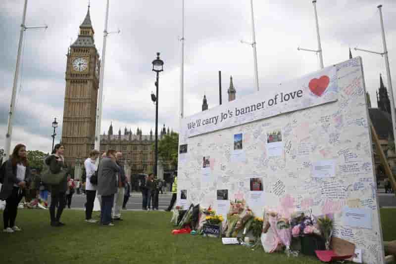 La campagne autour du brexit reprend apres le meurtre de jo cox