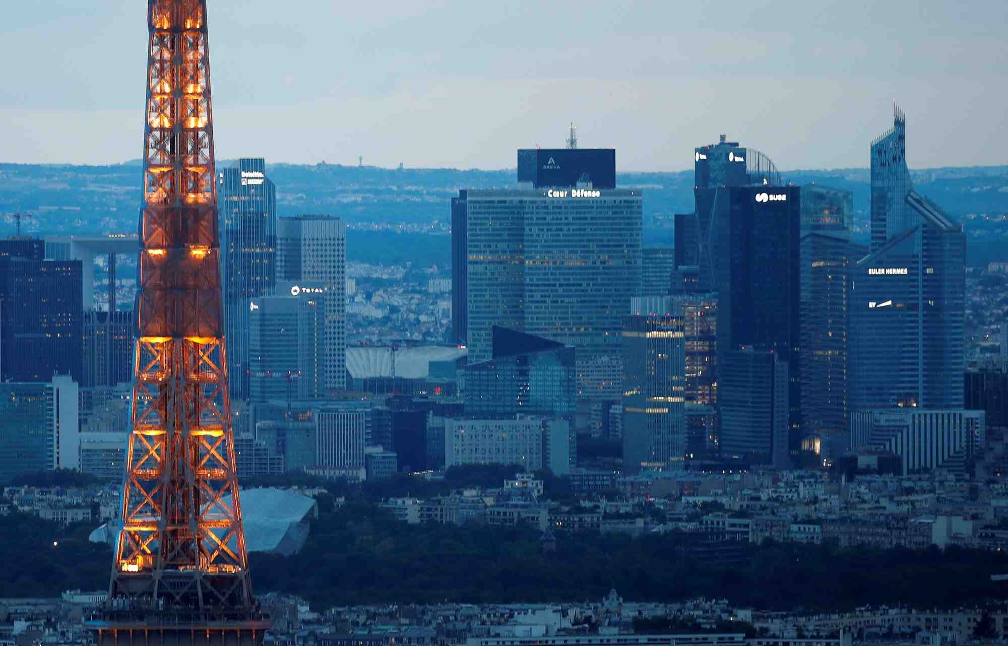 Paris detaille son plan de 100 milliards d'euros et espere relancer l'economie