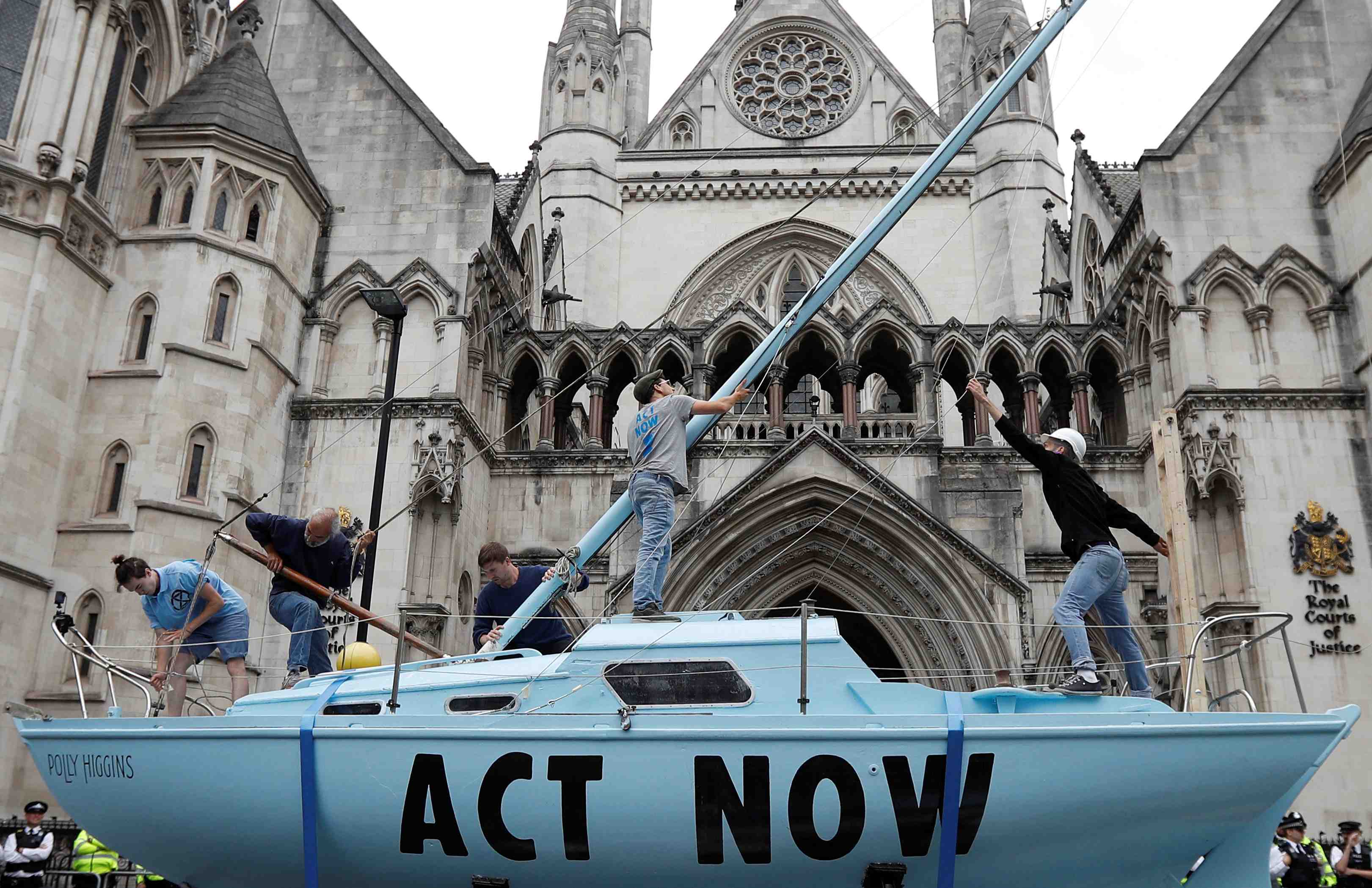 Climat: extinction rebellion manifeste dans cinq villes britanniques